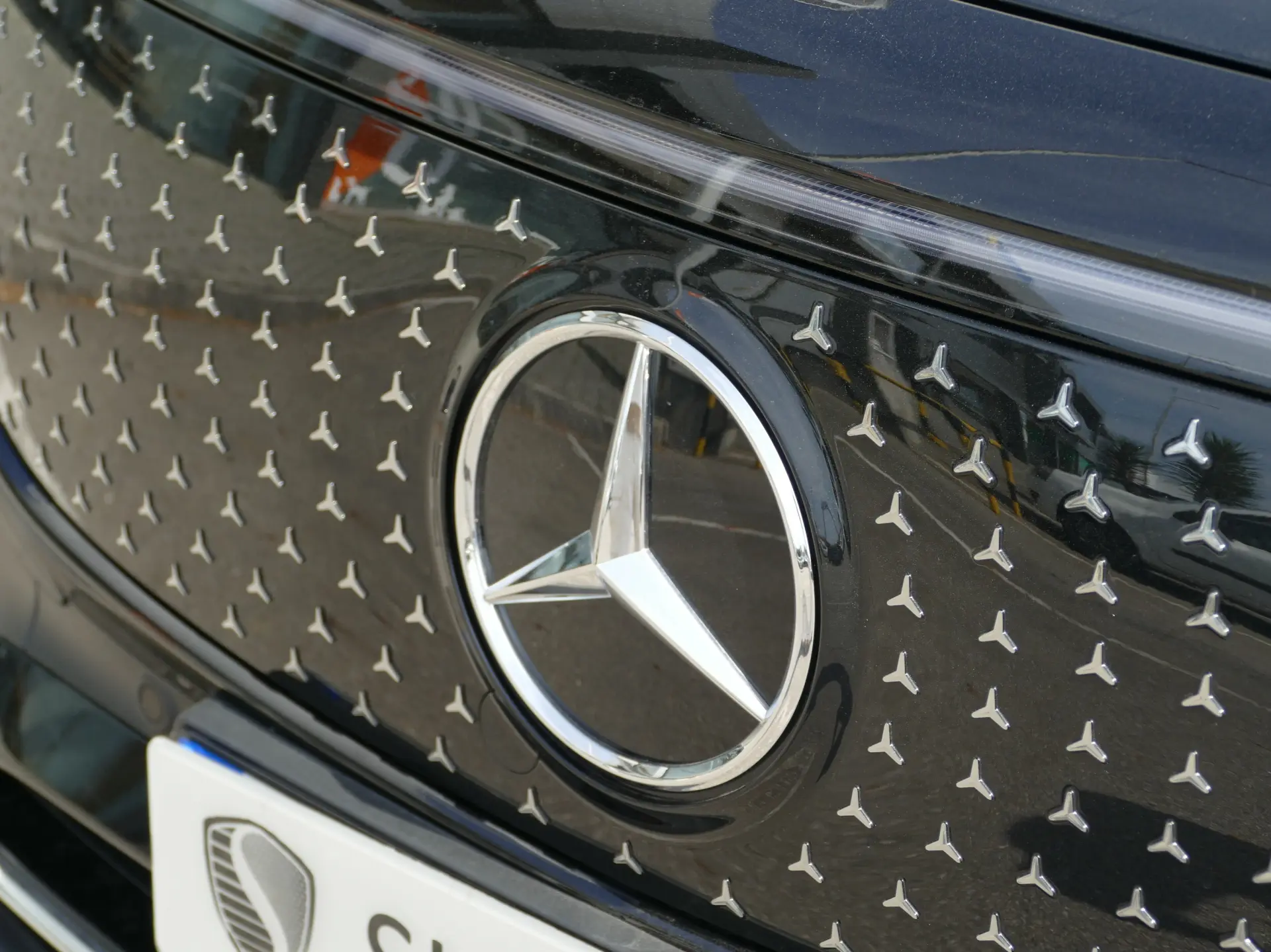 Mercedes-Benz EQA 250+ AMG Line 11
