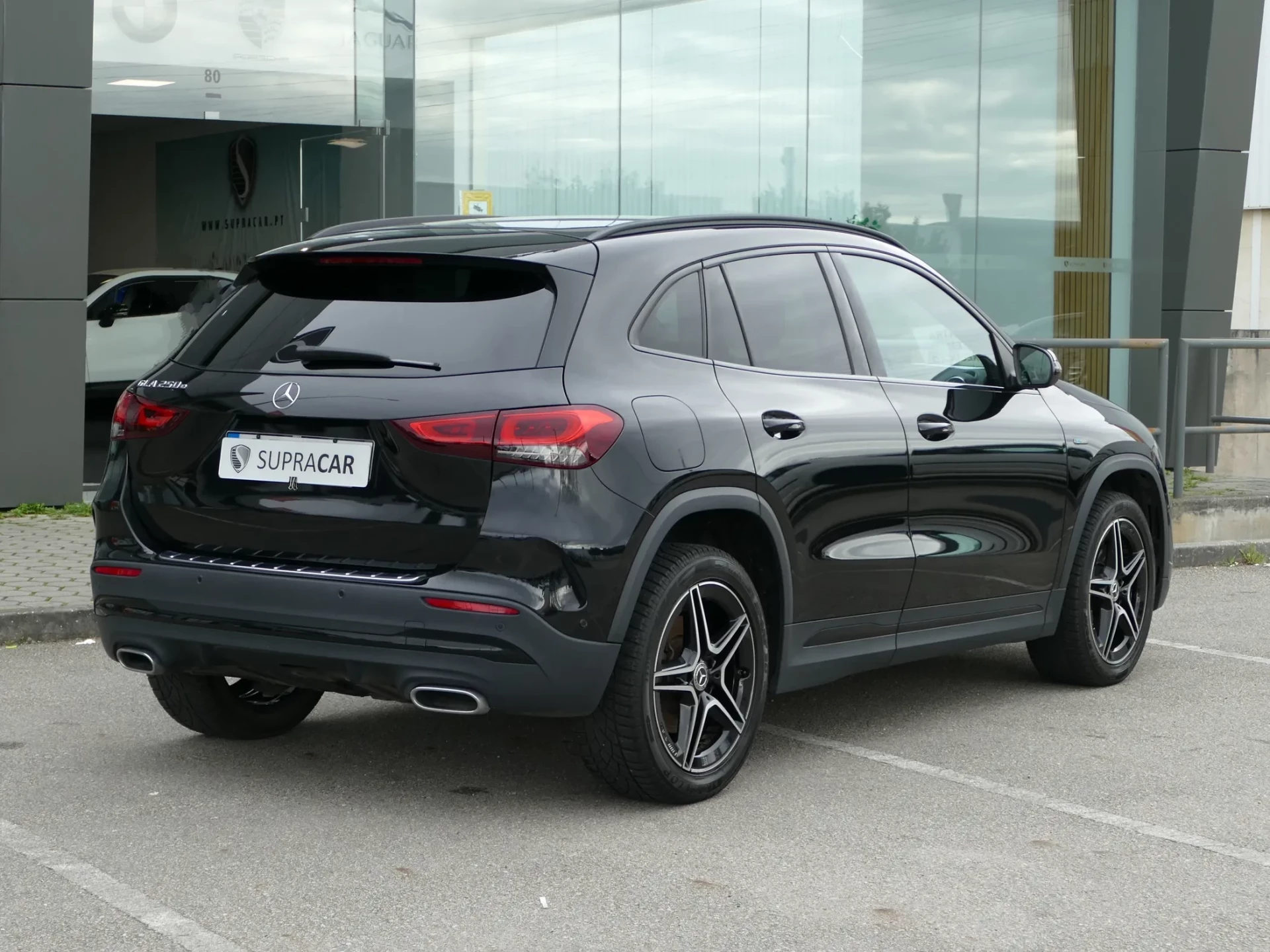 Mercedes-Benz GLA 250 e AMG Line 3