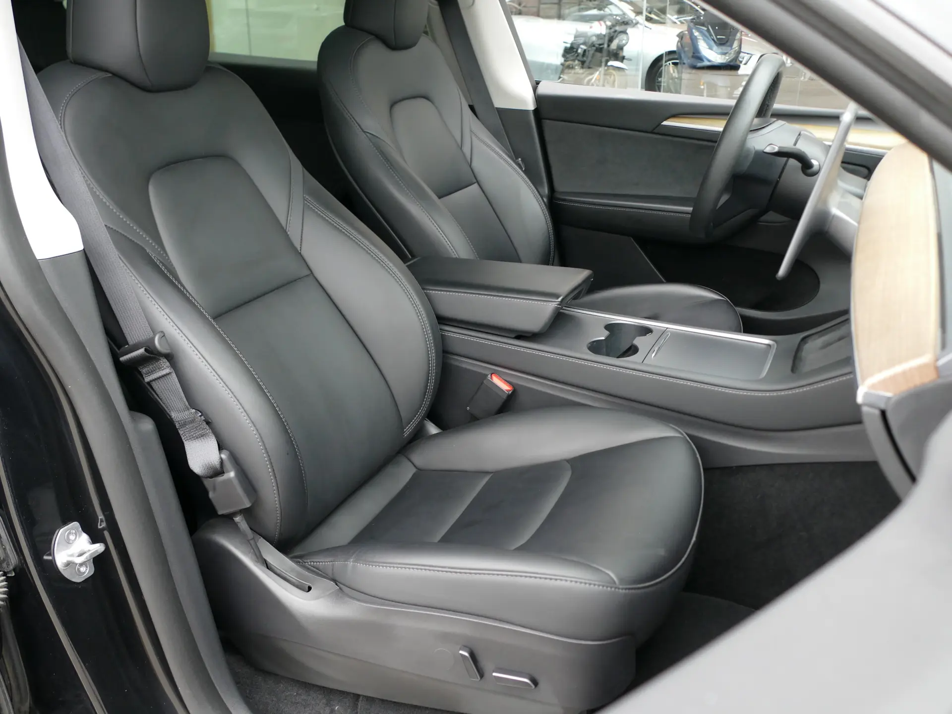 Tesla Model Y Standard 26