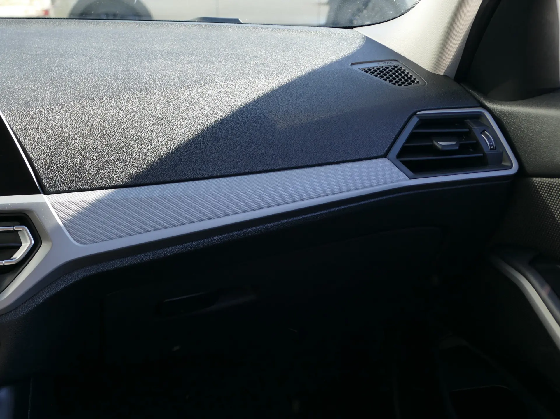 BMW 330 e iPerformance Advantage 34