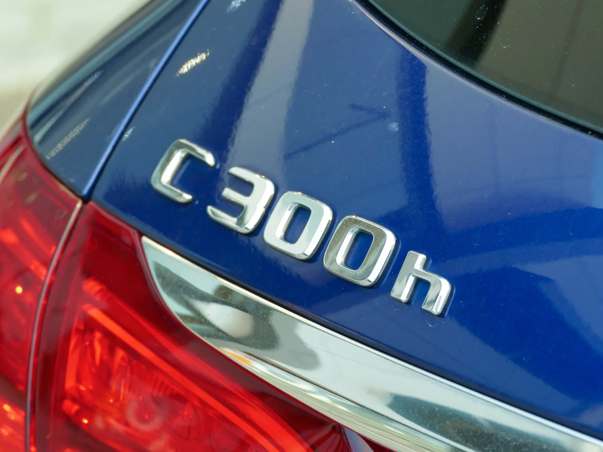 Mercedes-Benz C 300 h Avantgarde+ 12