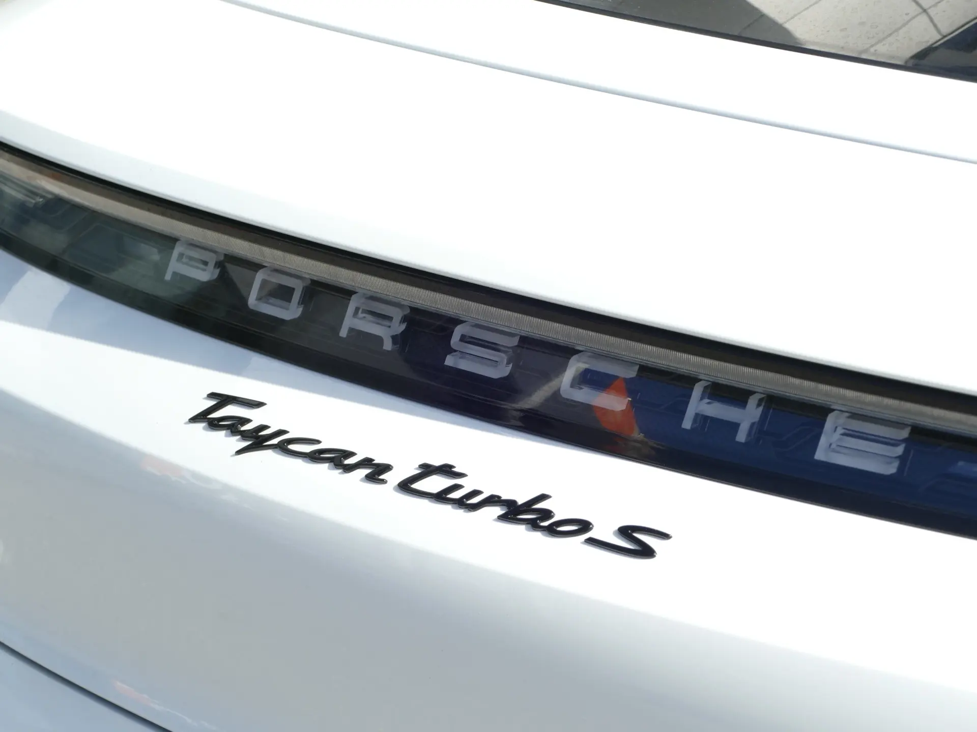 Porsche Taycan Turbo S 12