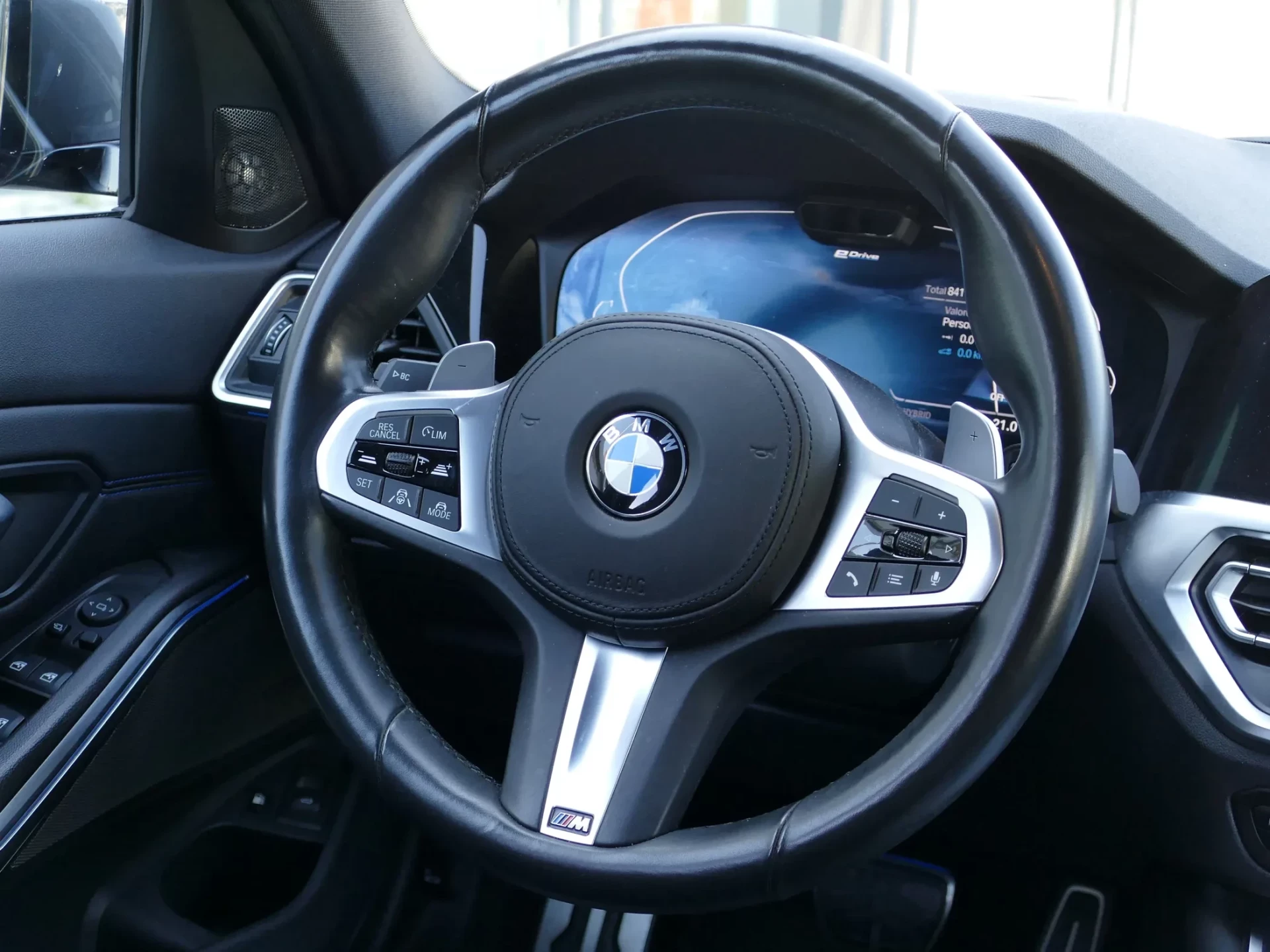 BMW 330 e Touring Pack M Auto 32