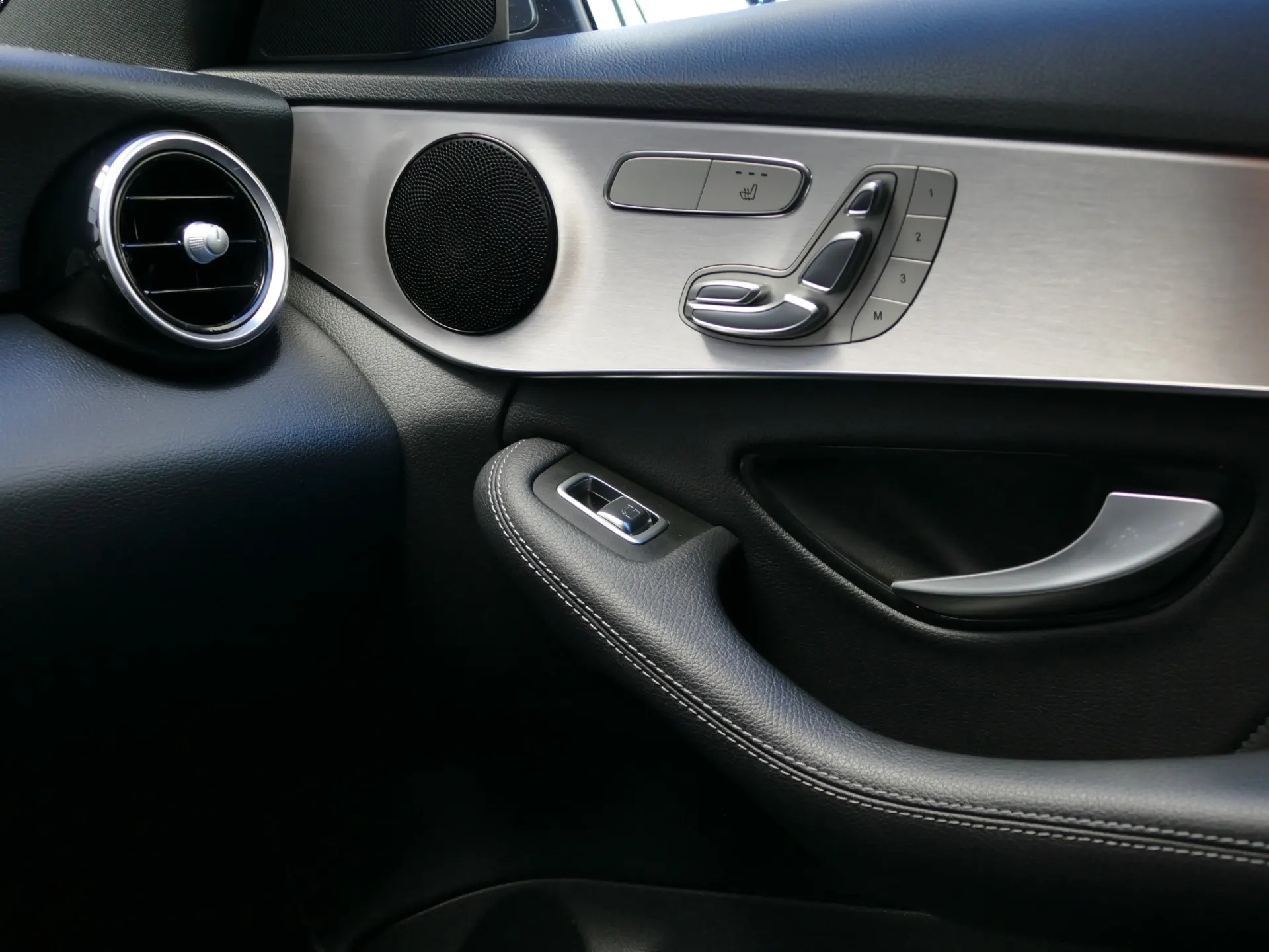 Mercedes-Benz C 300 de AMG Line 38