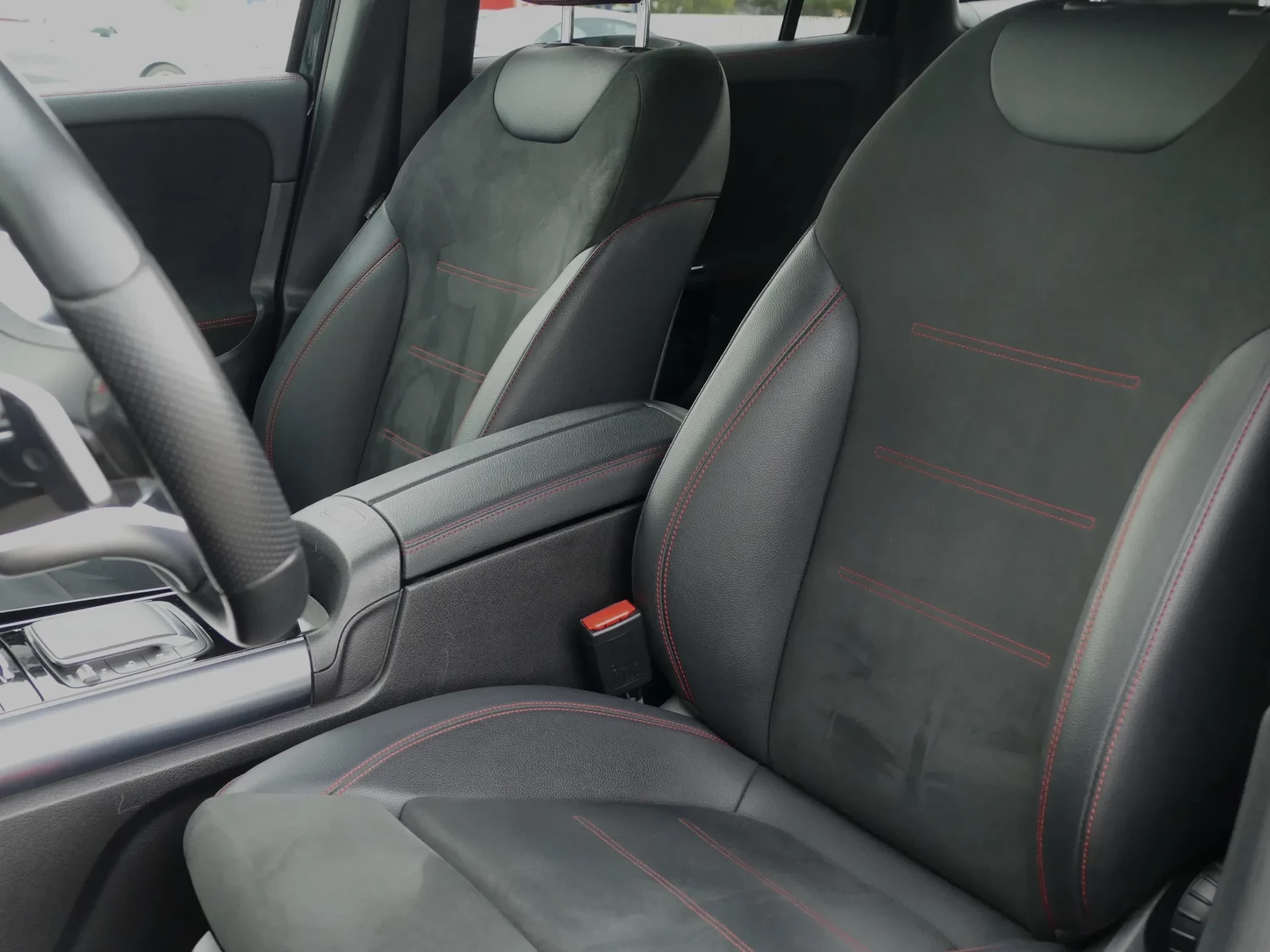 Mercedes-Benz GLA 250 e AMG Line 13