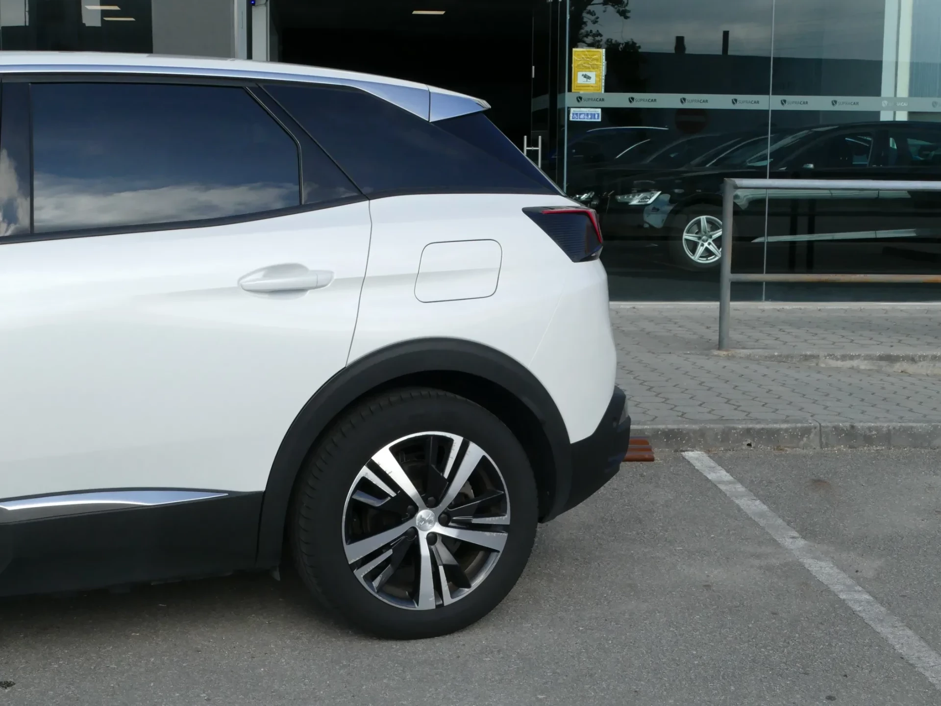 Peugeot 3008 1.6 Hybrid Allure e-EAT8 10