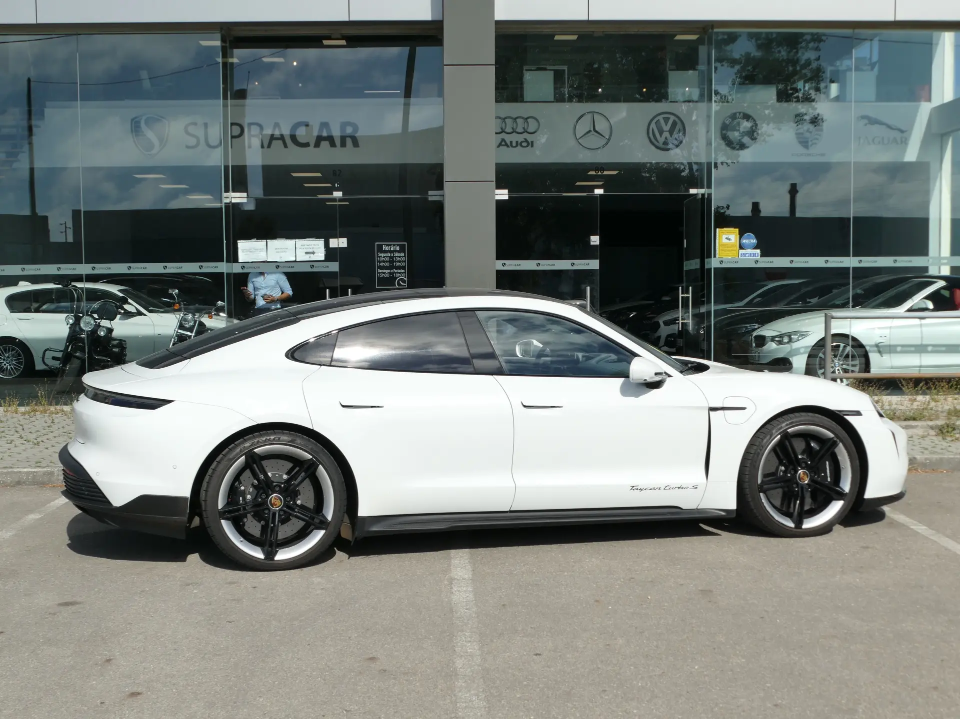 Porsche Taycan Turbo S 40