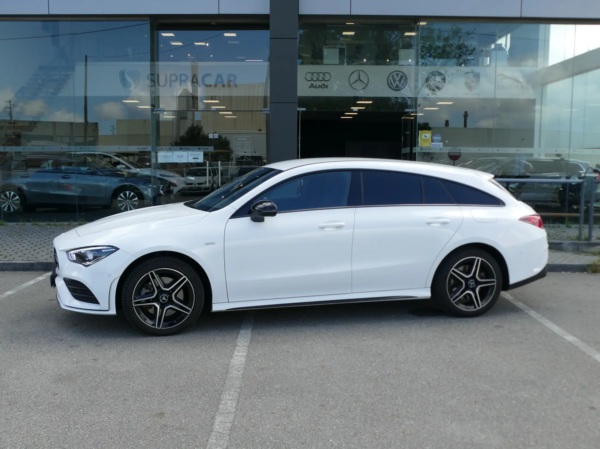 Mercedes-Benz CLA 250 e Shooting Brake AMG Line 17