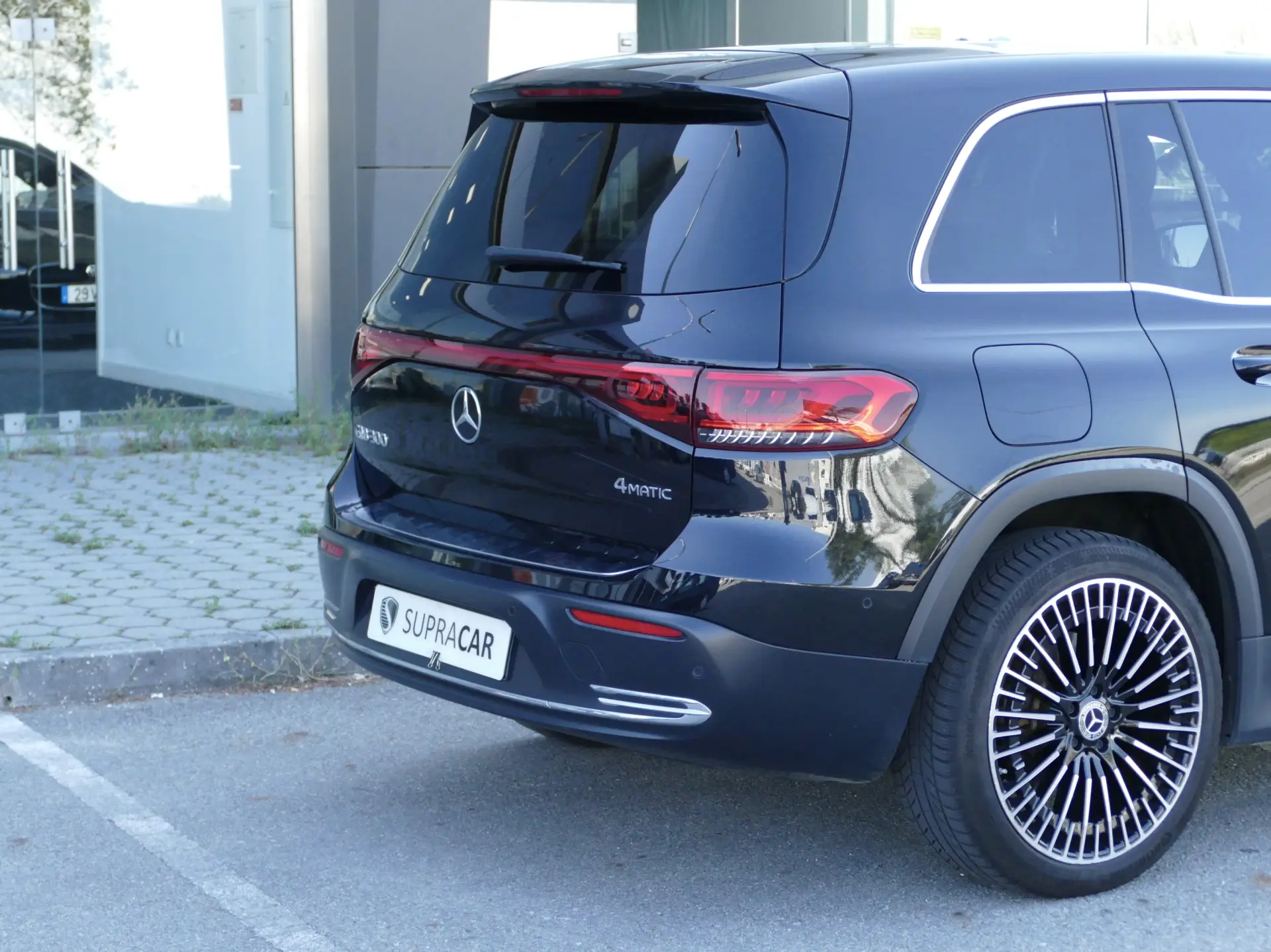 Mercedes-Benz EQB 300 4Matic 6