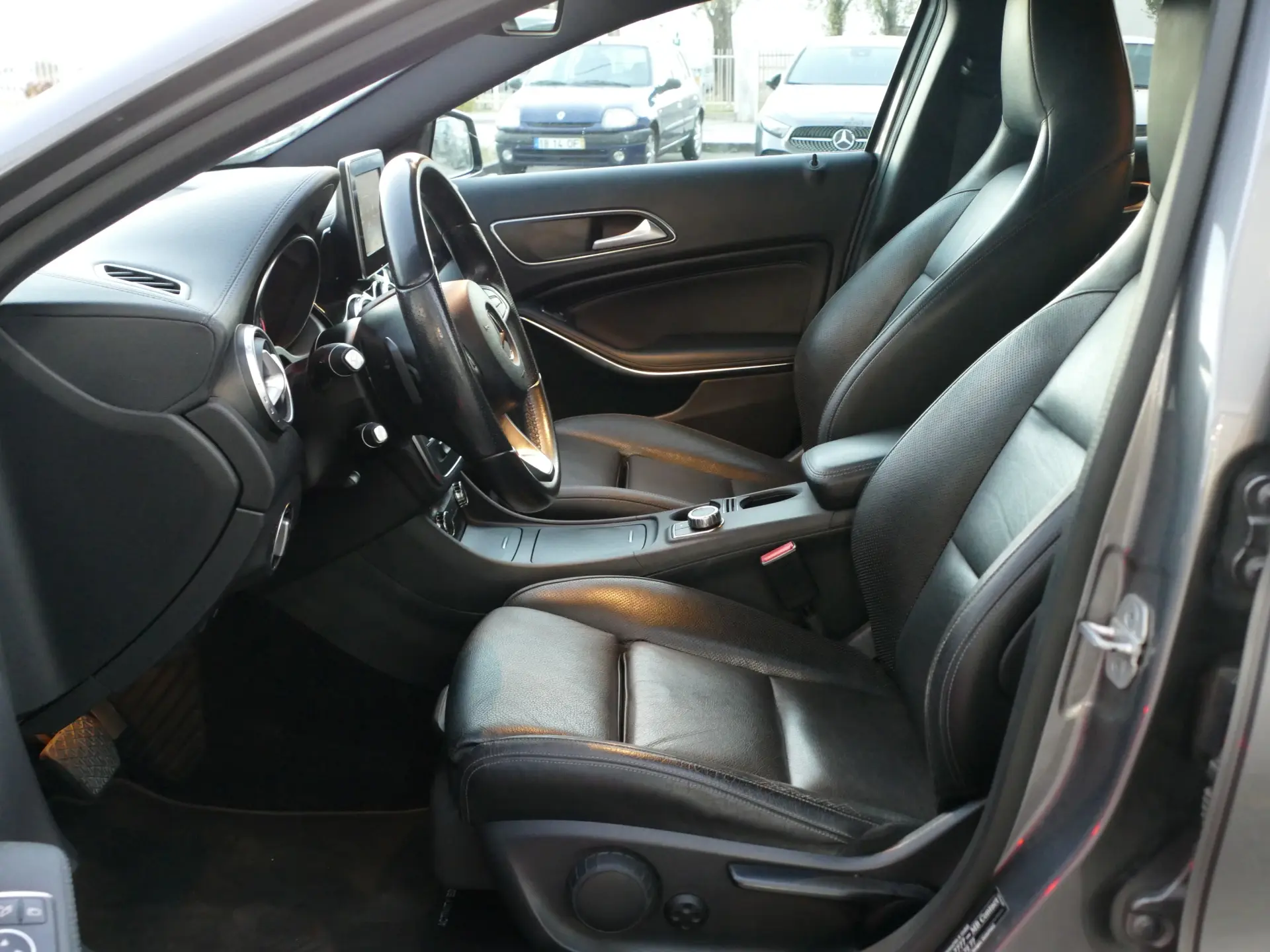 Mercedes-Benz GLA 220 d Urban 27
