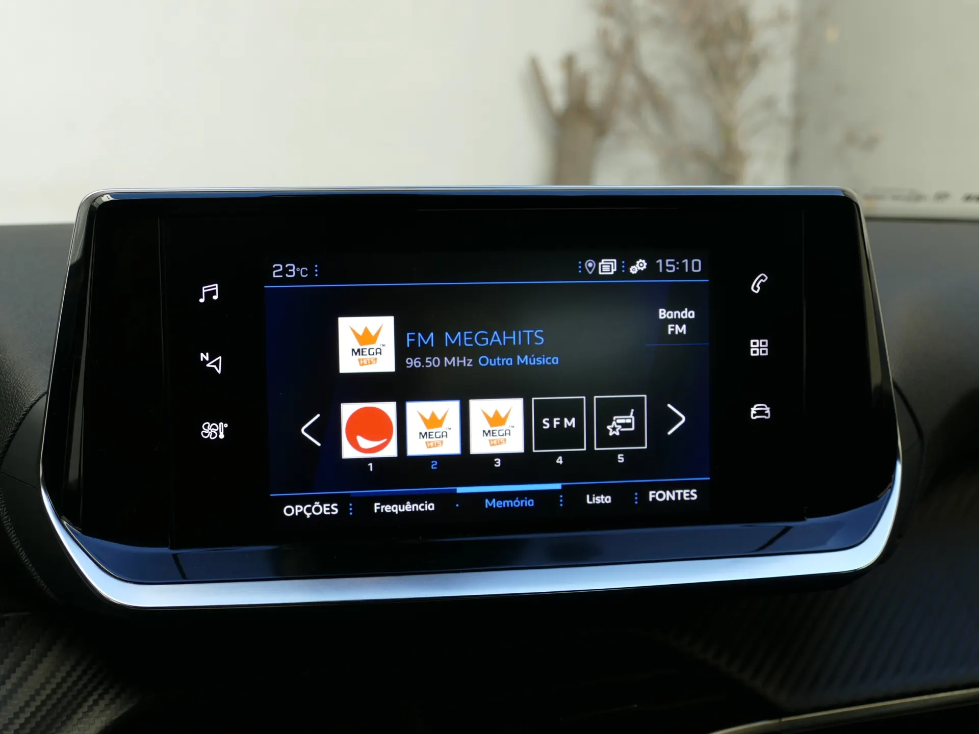 Peugeot 2008 1.2 PureTech Allure EAT8 17