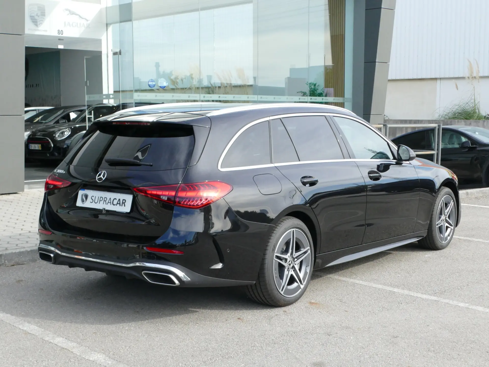 Mercedes-Benz C 300 e AMG Line 4