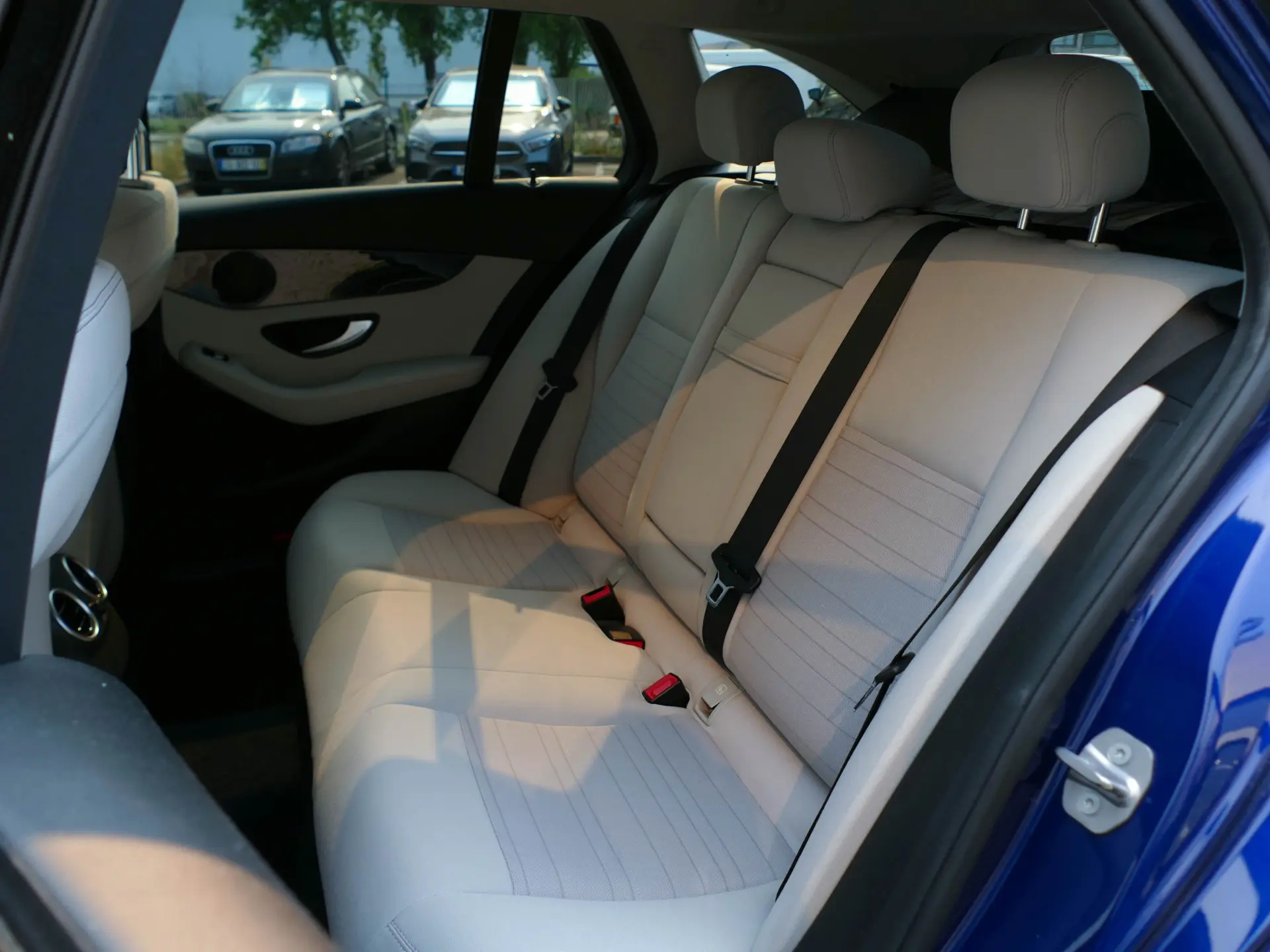 Mercedes-Benz C 300 h Avantgarde+ 33