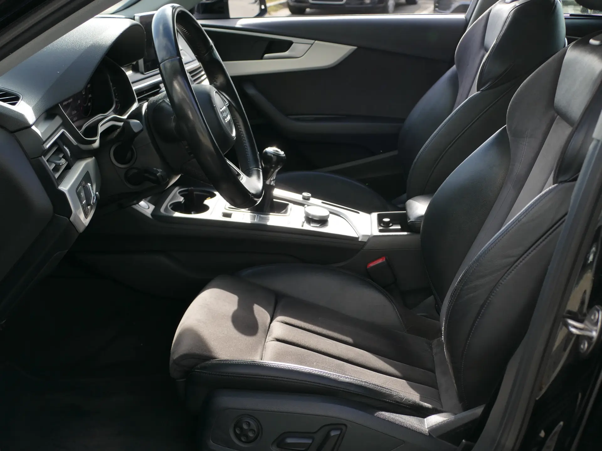Audi A4 Avant 2.0 TDI Advance 29