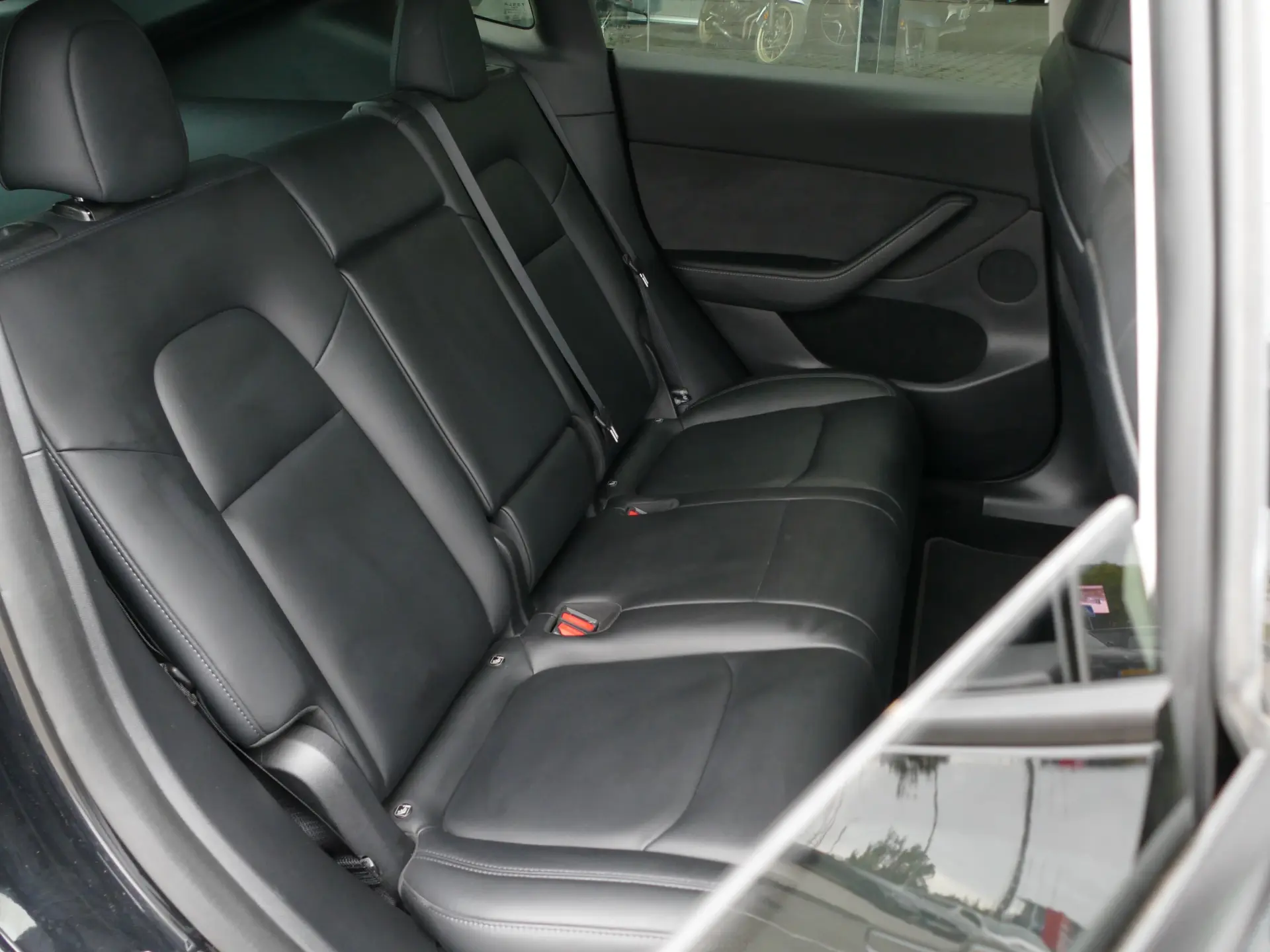 Tesla Model Y Standard 29