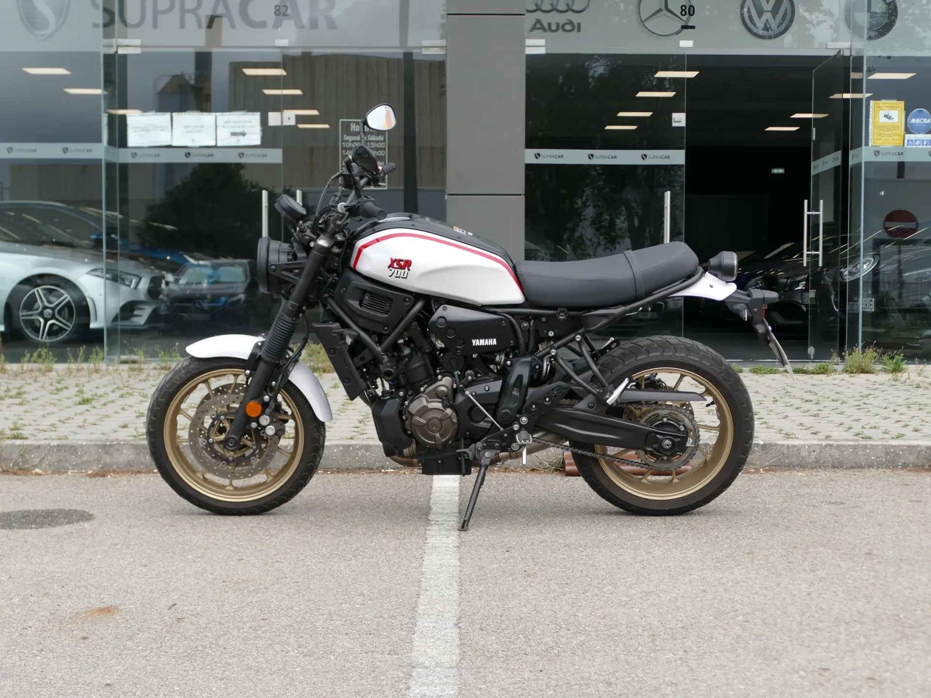 Yamaha XSR 700 Tribute 24