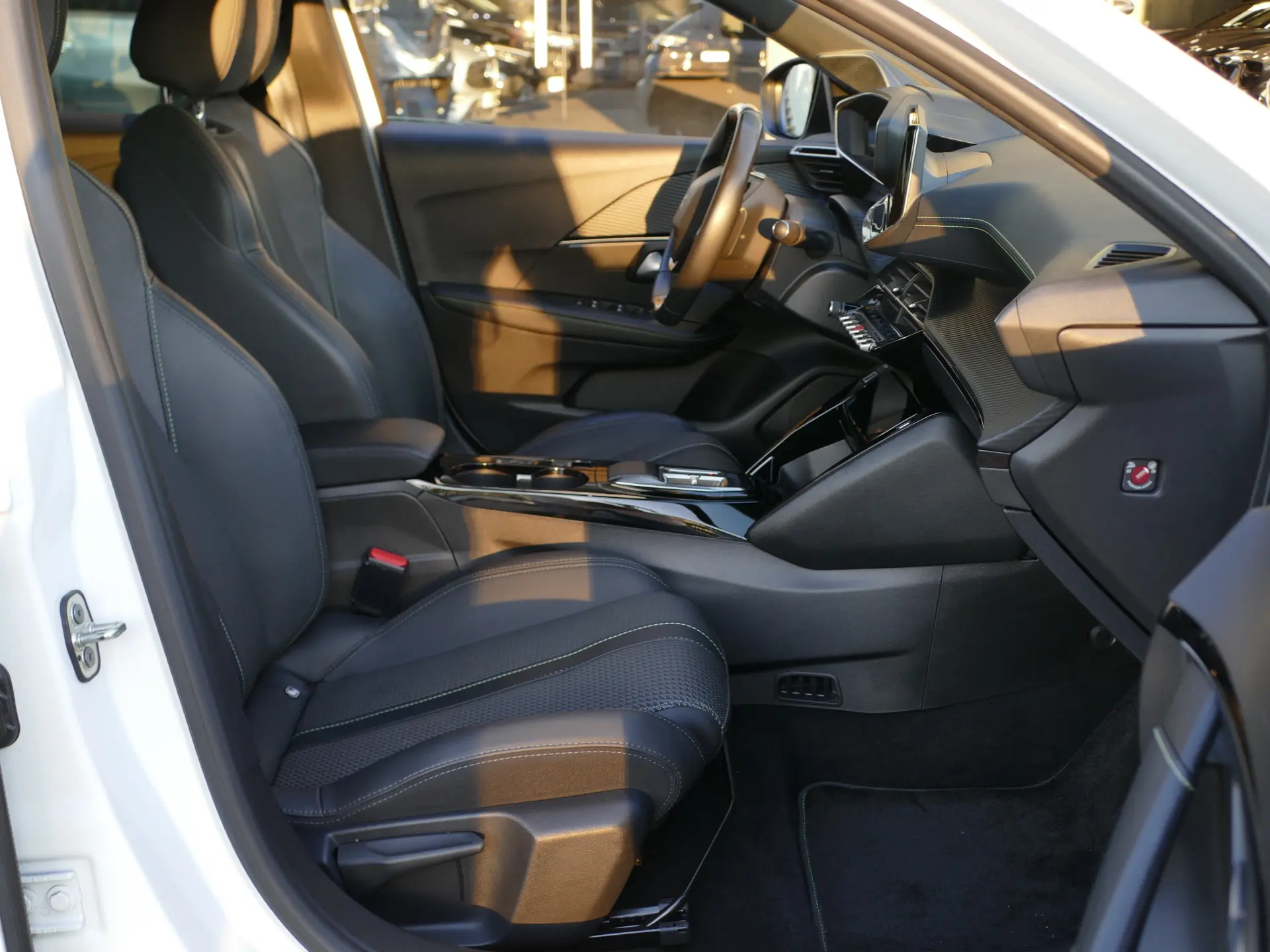 Peugeot e-208 50 kWh GT 28