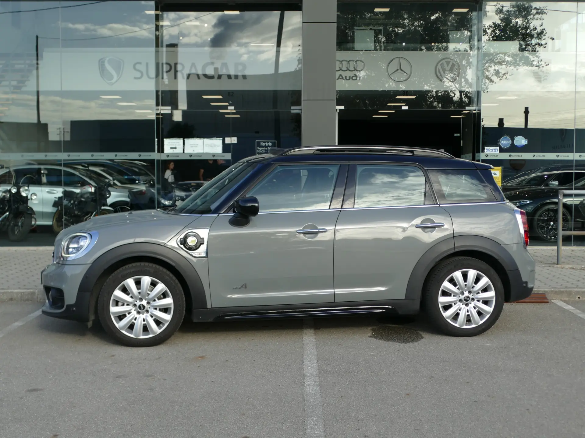 MINI Countryman Cooper SE ALL4 Auto 42