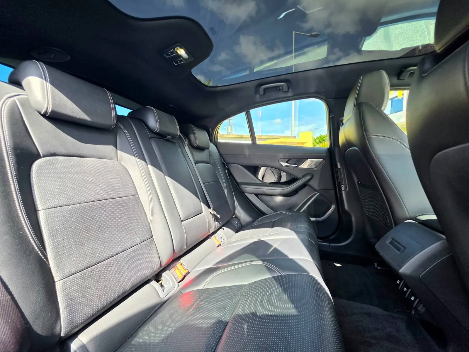 Jaguar I-Pace EV400 R-Dynamic SE AWD 16