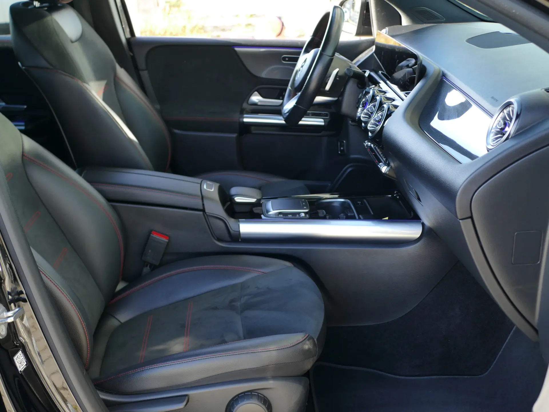 Mercedes-Benz B 250 e AMG Line 28