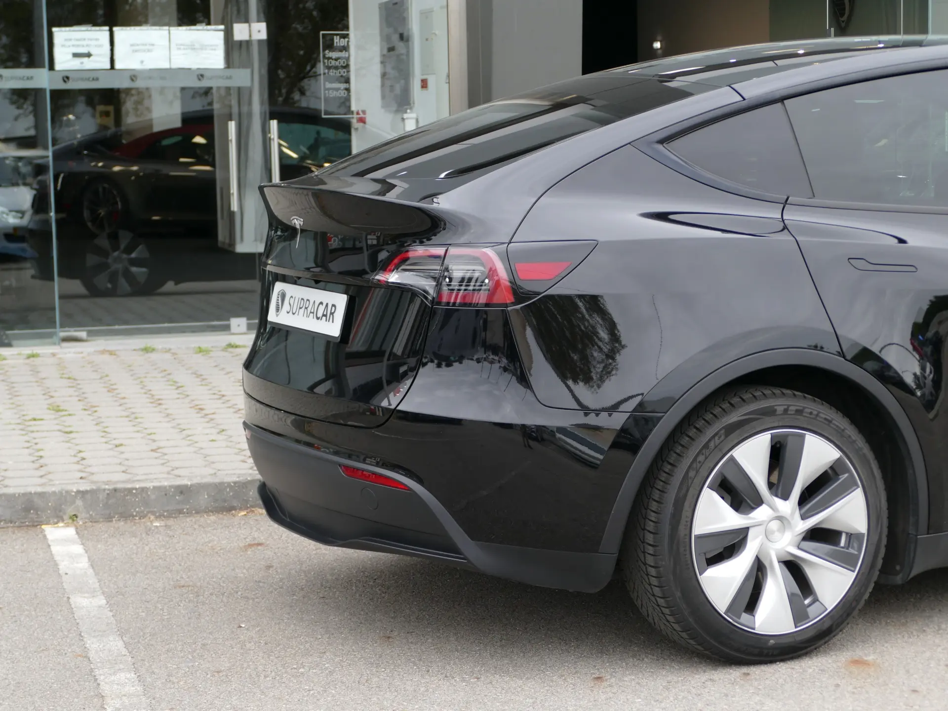 Tesla Model Y Standard 6