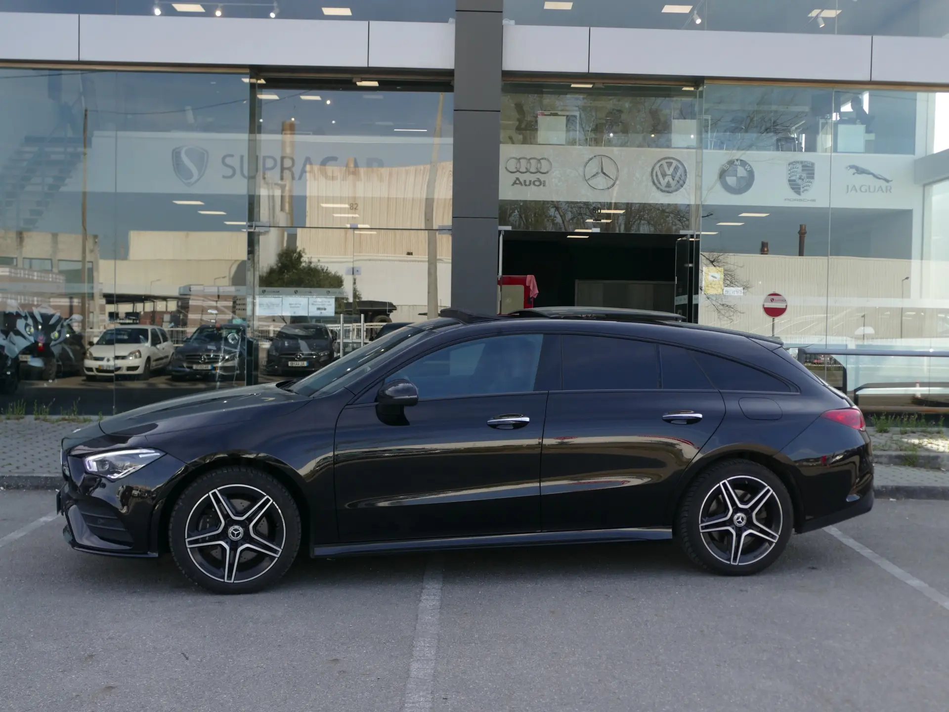 Mercedes-Benz CLA 250 e Shooting Brake AMG Line 20