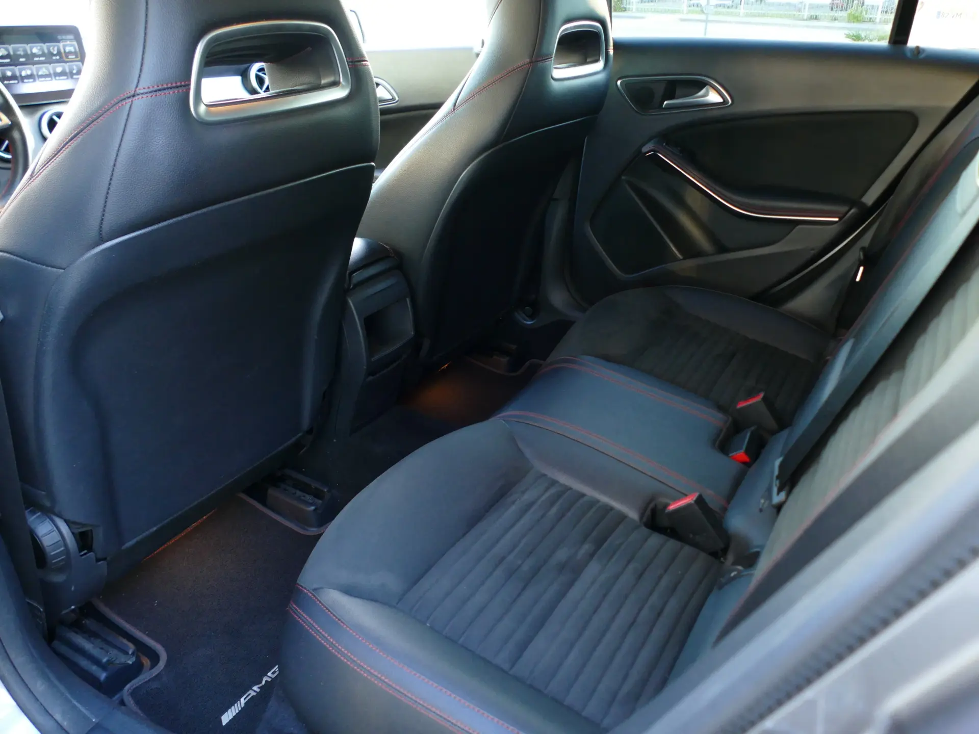 Mercedes-Benz CLA 200 d Shooting Brake AMG Line Aut. 30