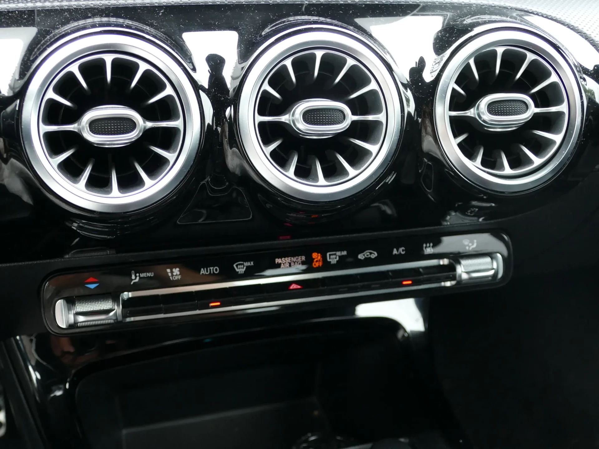 Mercedes-Benz A 250 Limousine e AMG Line 17