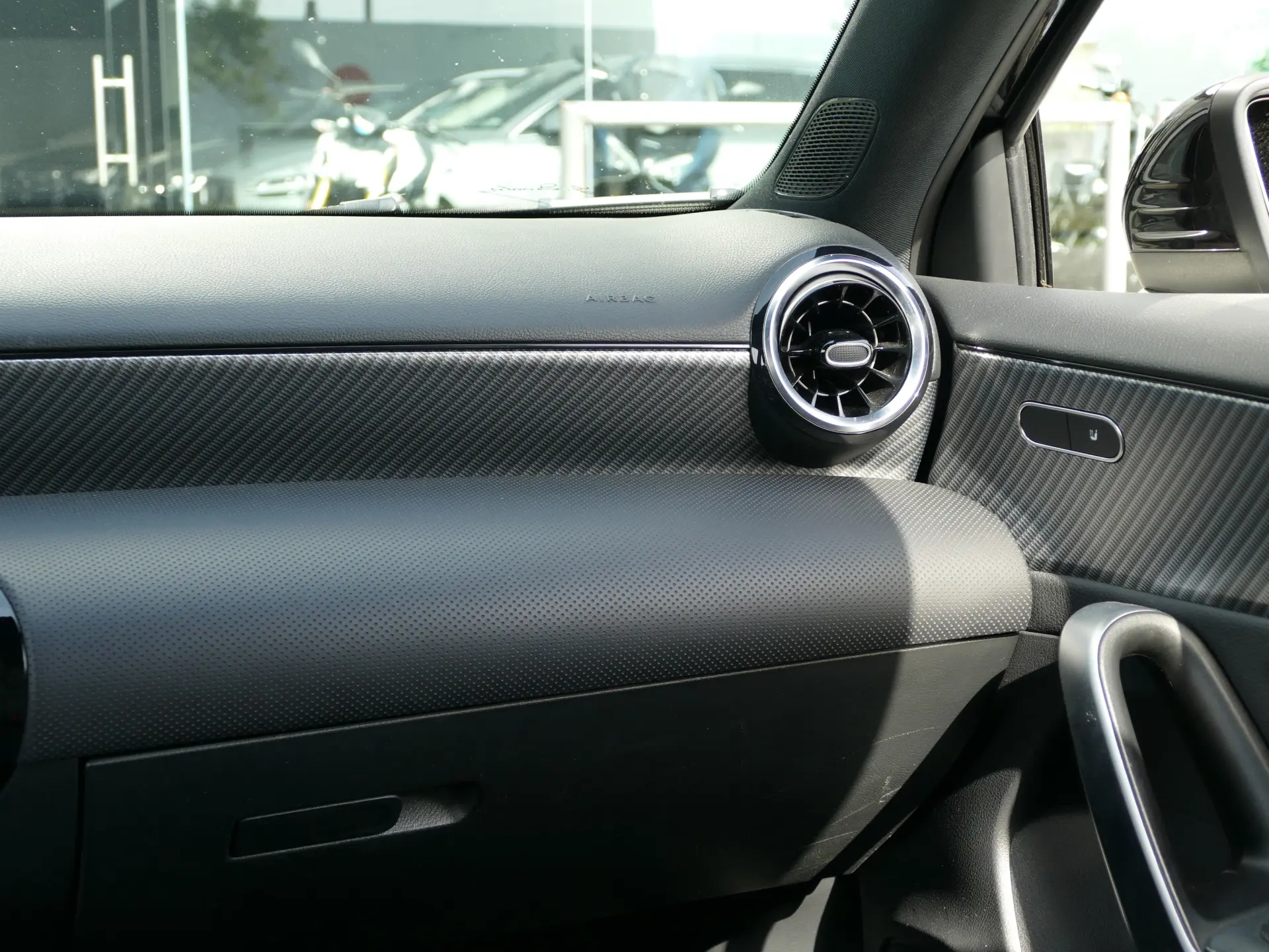 Mercedes-Benz A 250 e Progressive 33