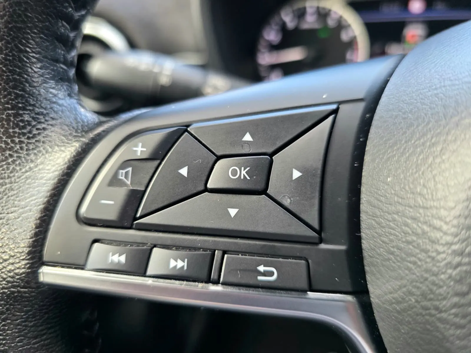 Nissan Juke 1.0 DIG-T N-Design C.Two Tone S. 29