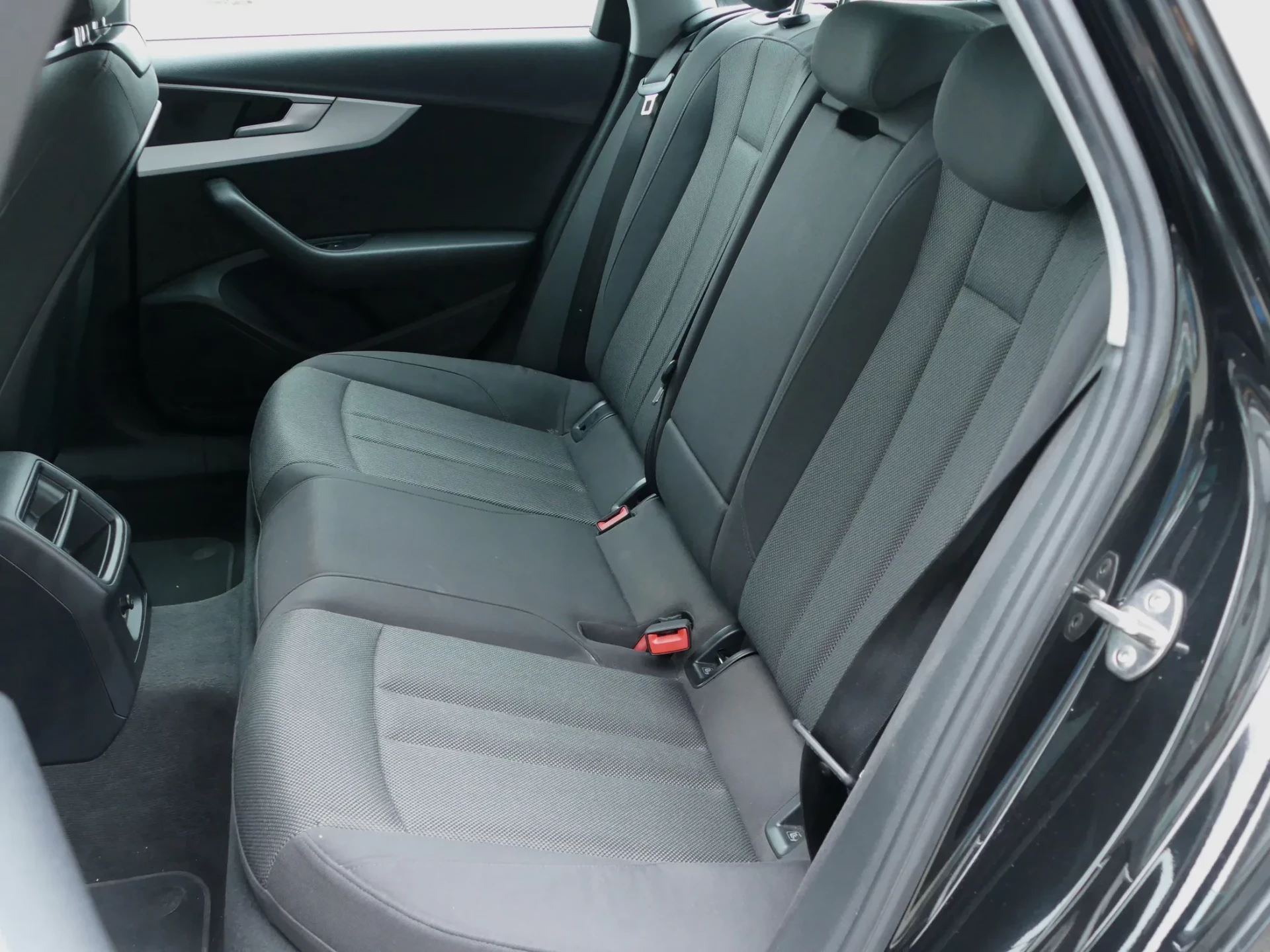 Audi A4 Avant 2.0 TDI Advance 27