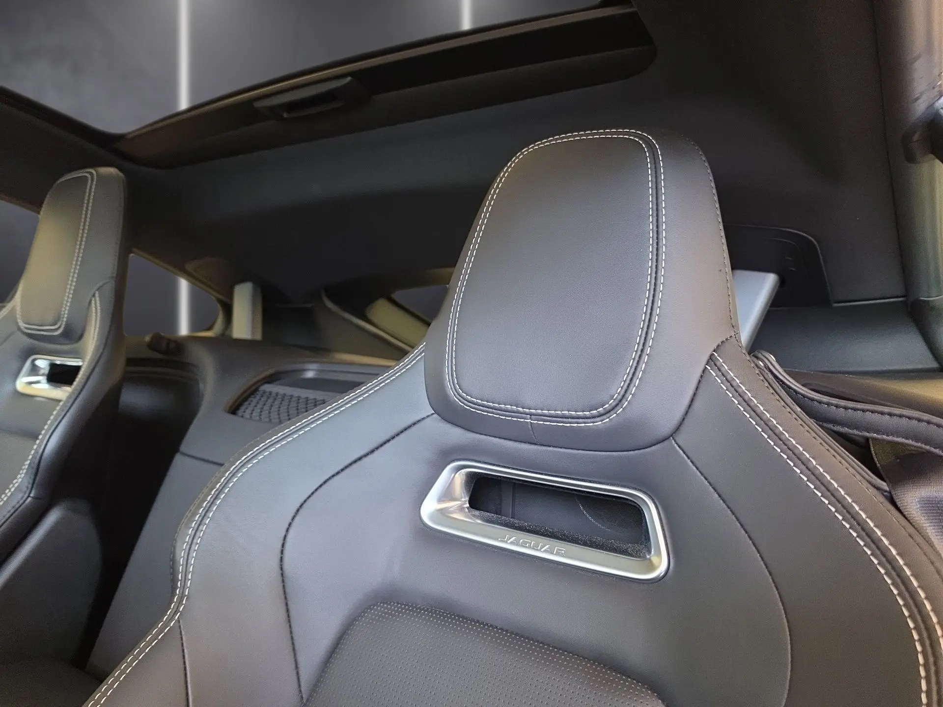 Jaguar F-Type 2.0 i4 R-Dynamic 13