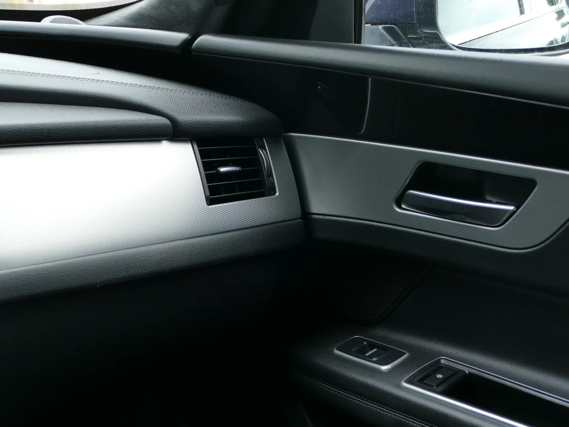 Jaguar XF Sportbrake 2.0 D Prestige Aut. 28