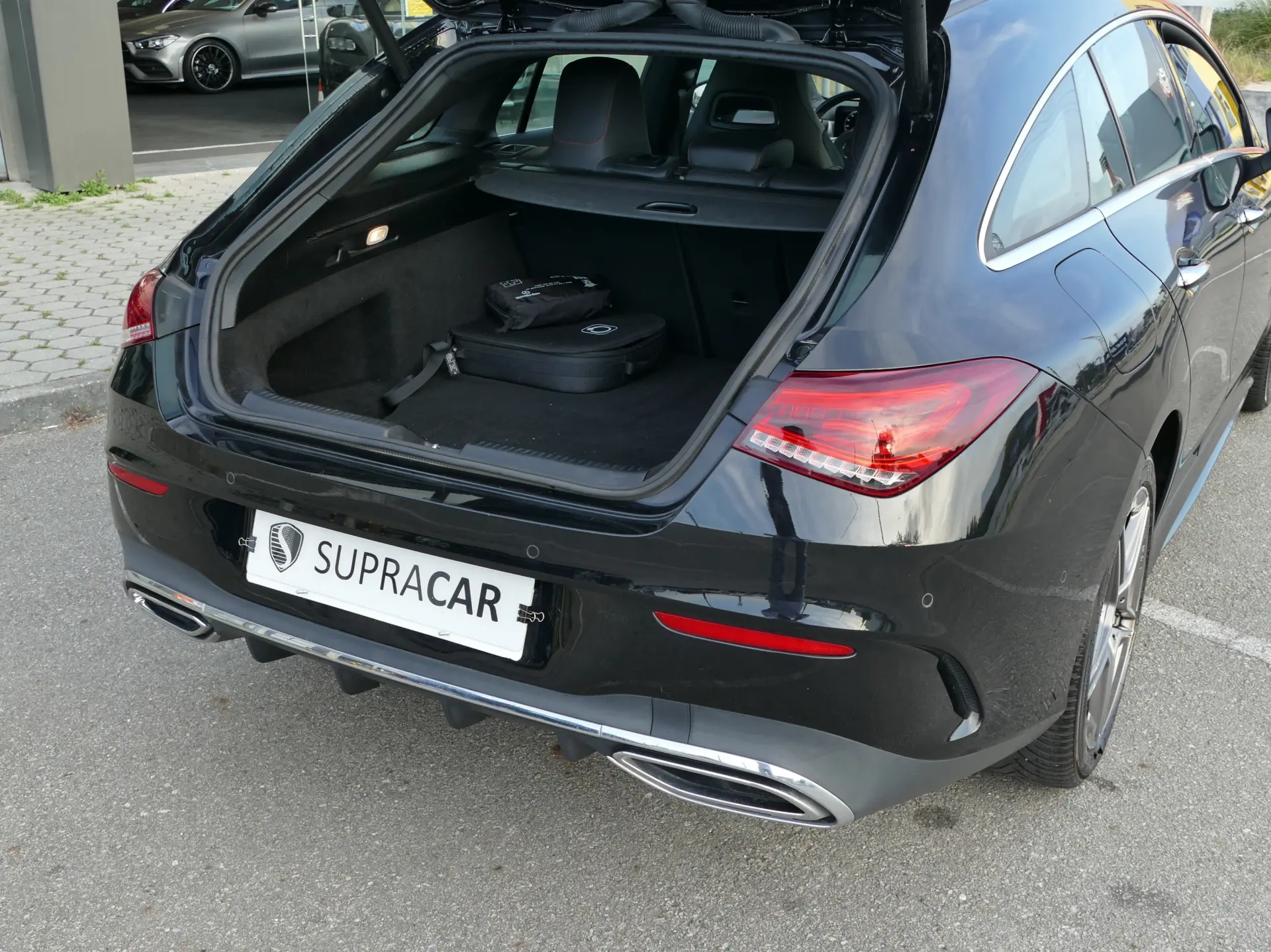 Mercedes-Benz CLA 250 e Shooting Brake AMG Line 11