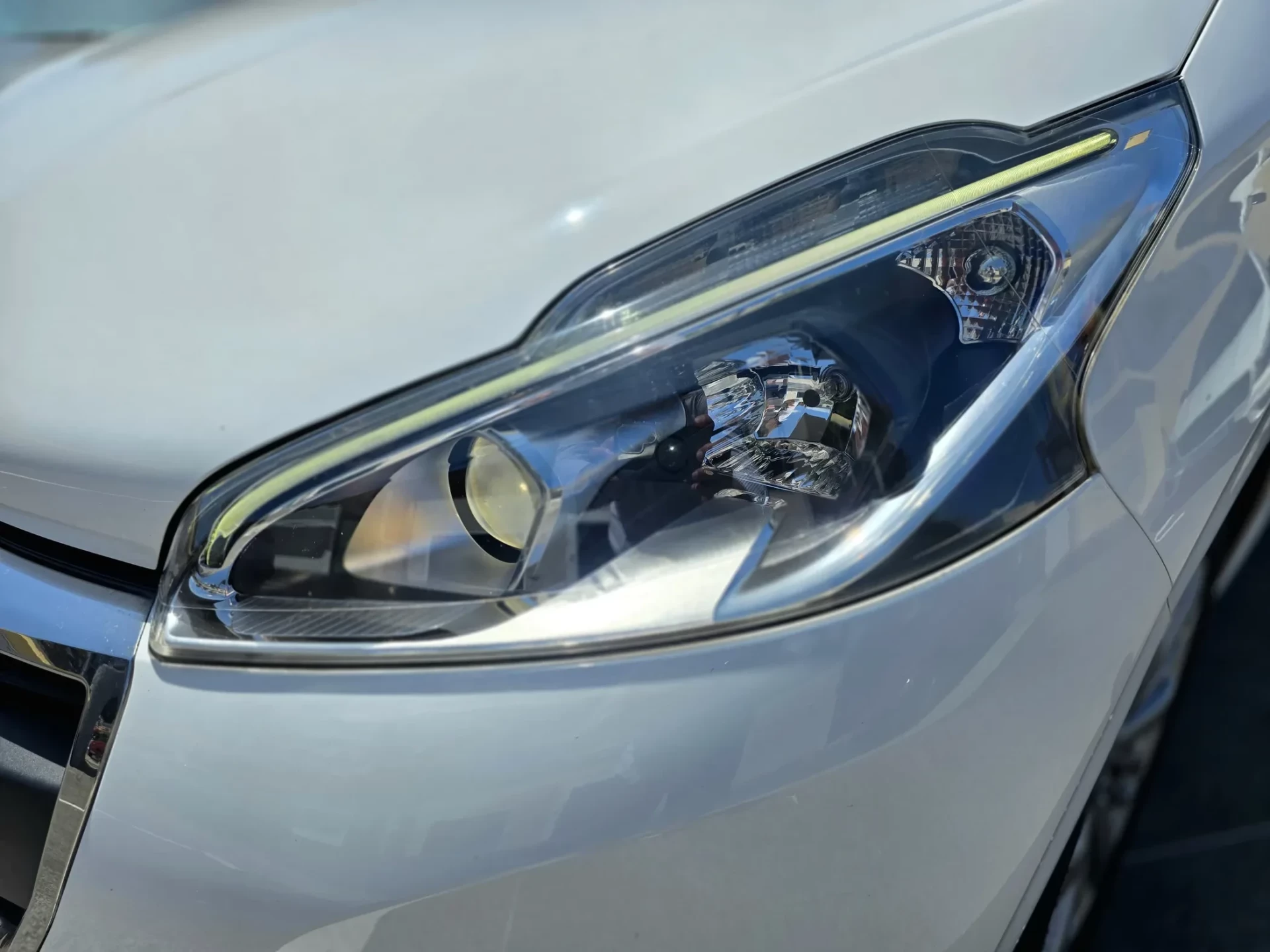 Peugeot 208 1.6 BlueHDi Style 15