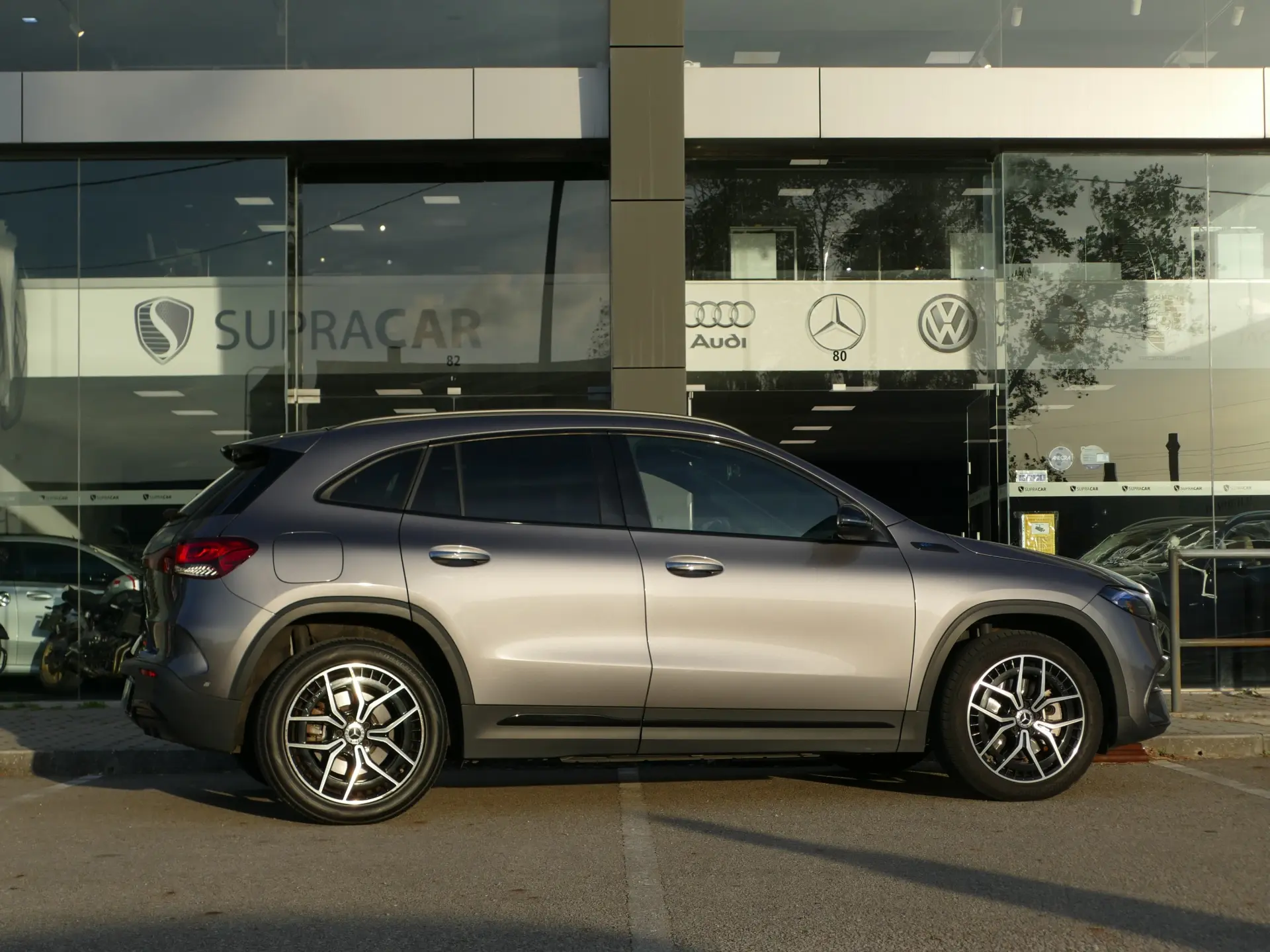 Mercedes-Benz EQA 250 AMG Line 17