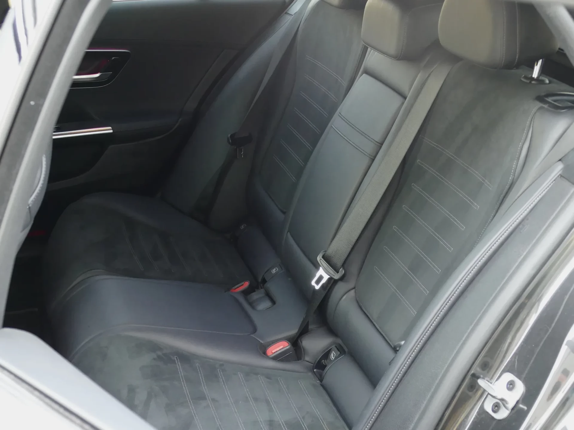 Mercedes-Benz C 300 e AMG Line 32