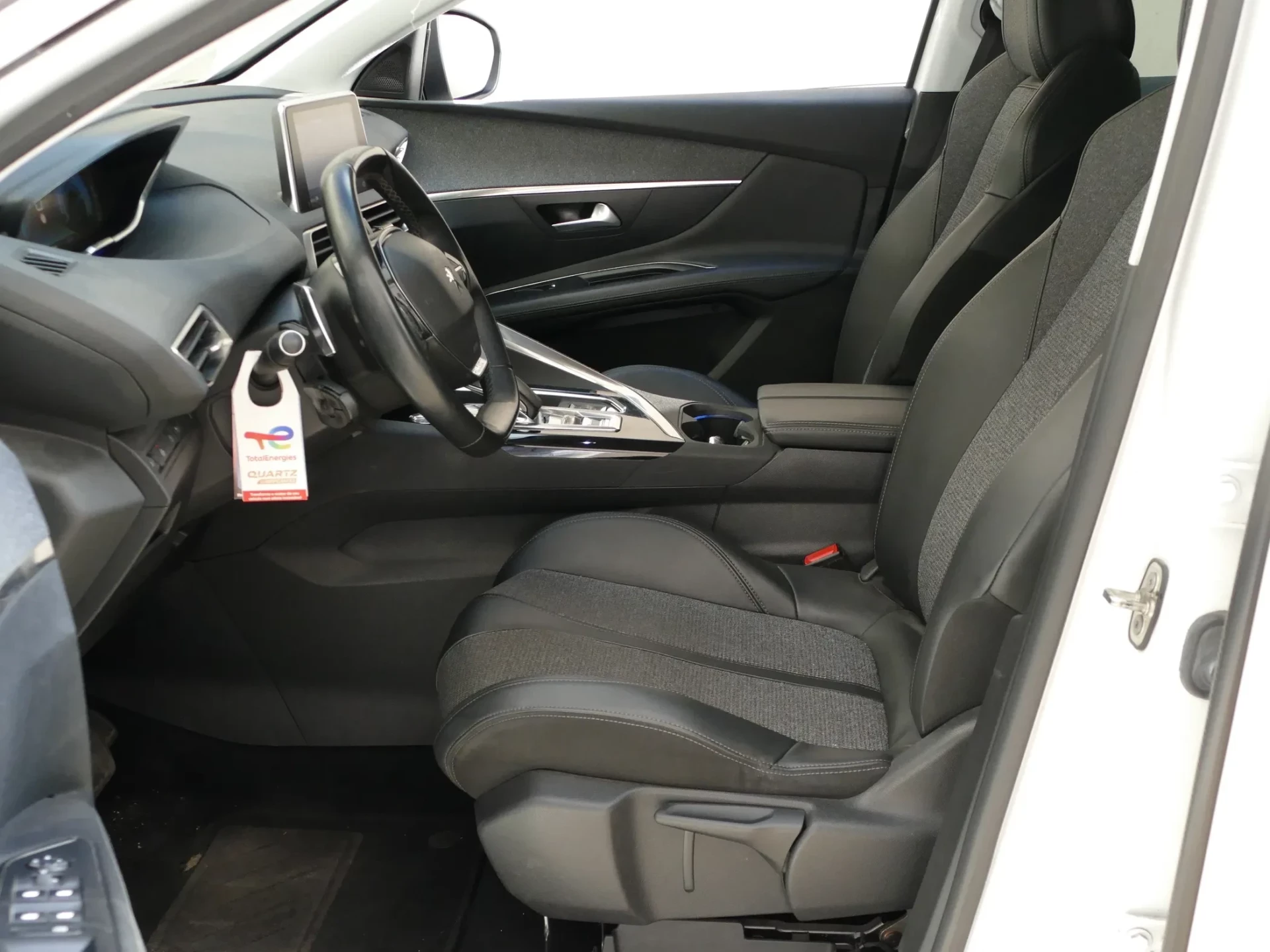 Peugeot 3008 1.6 Hybrid Allure e-EAT8 24