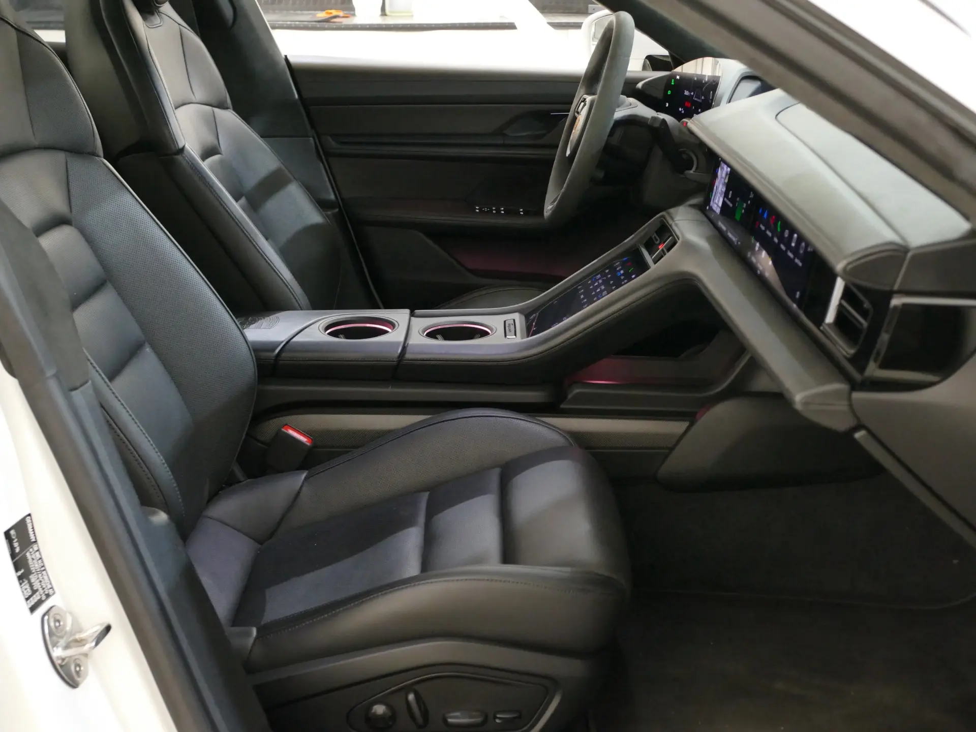 Porsche Taycan Turbo S 31