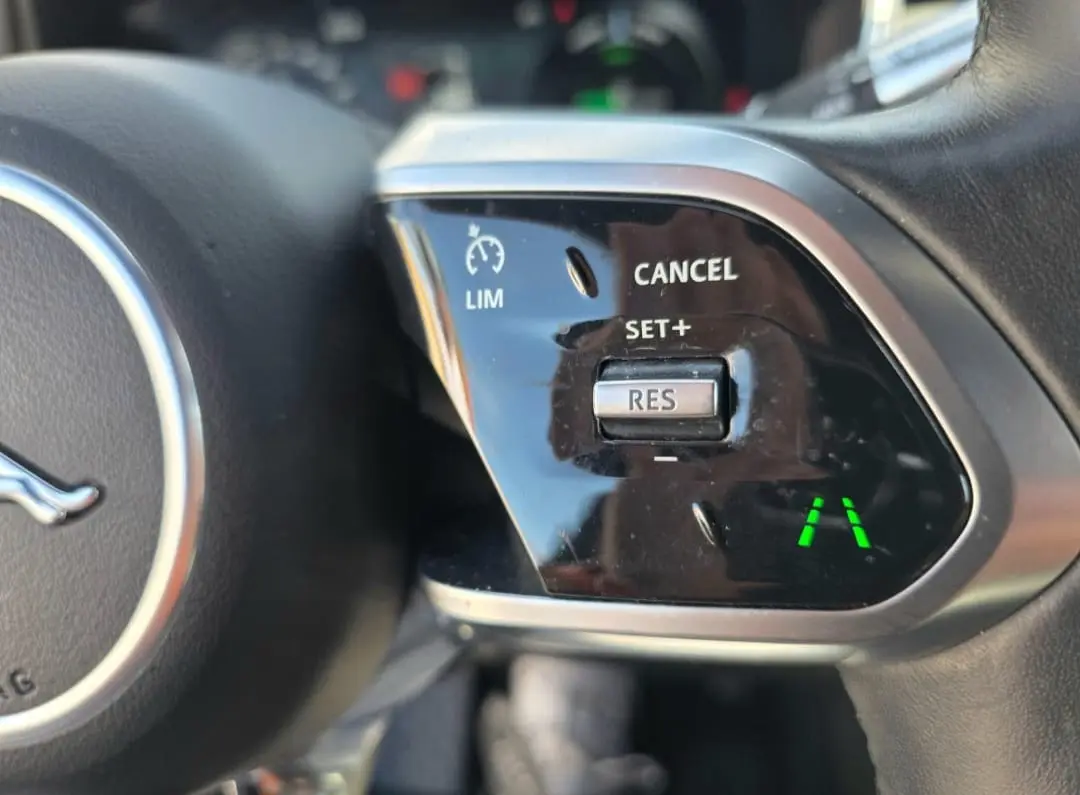Jaguar I-Pace EV400 R-Dynamic SE AWD 16