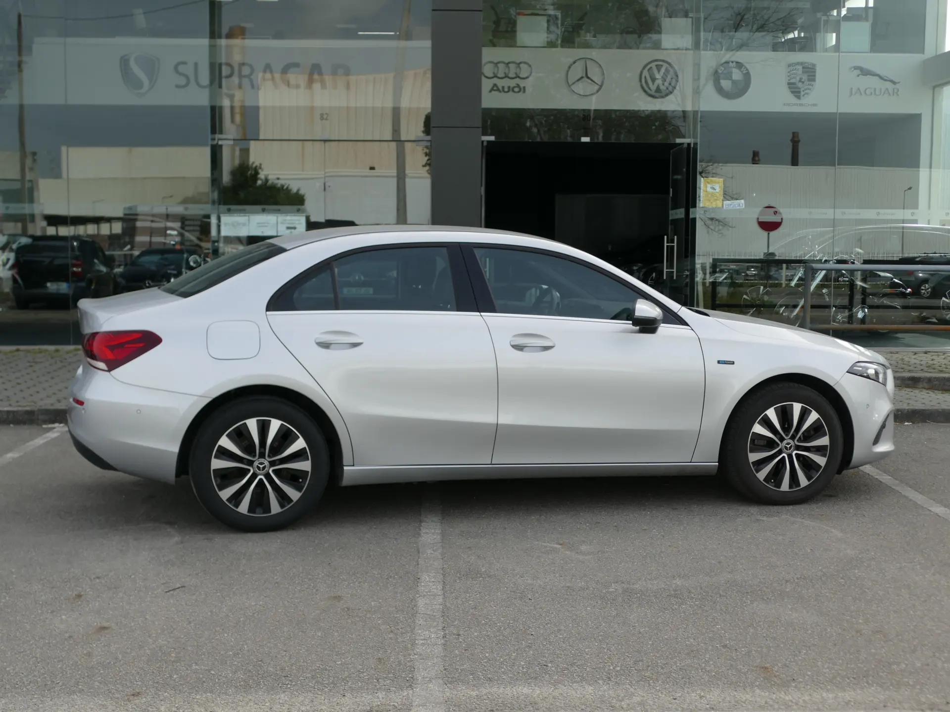 Mercedes-Benz A 250 Limousine e Style Plus 34