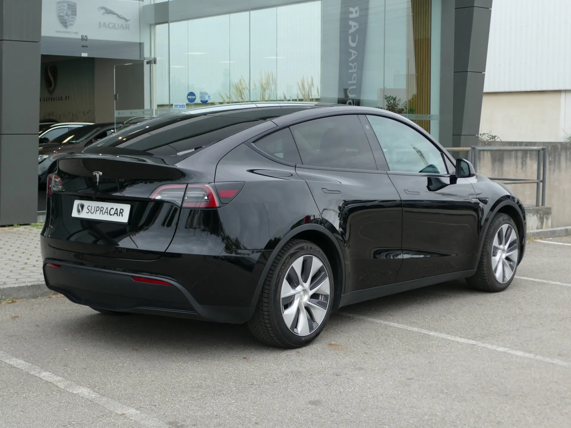 Tesla Model Y Standard 4