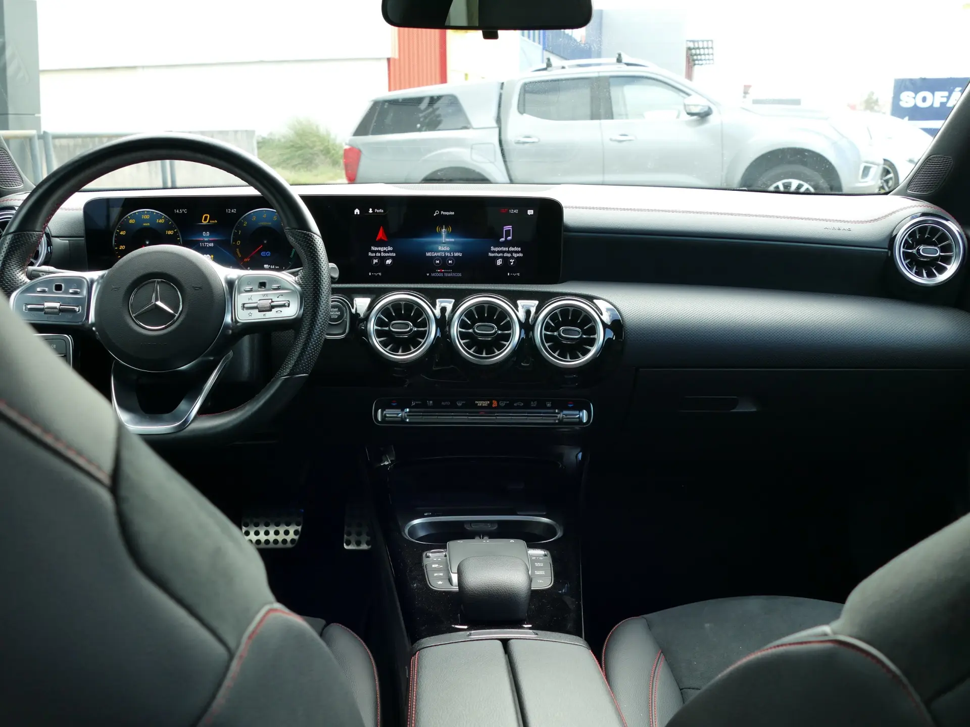 Mercedes-Benz CLA 250 e Shooting Brake AMG Line 34