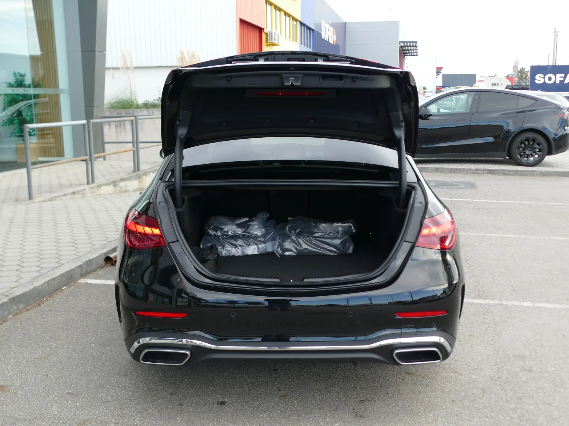 Mercedes-Benz C 300 e AMG Line 13