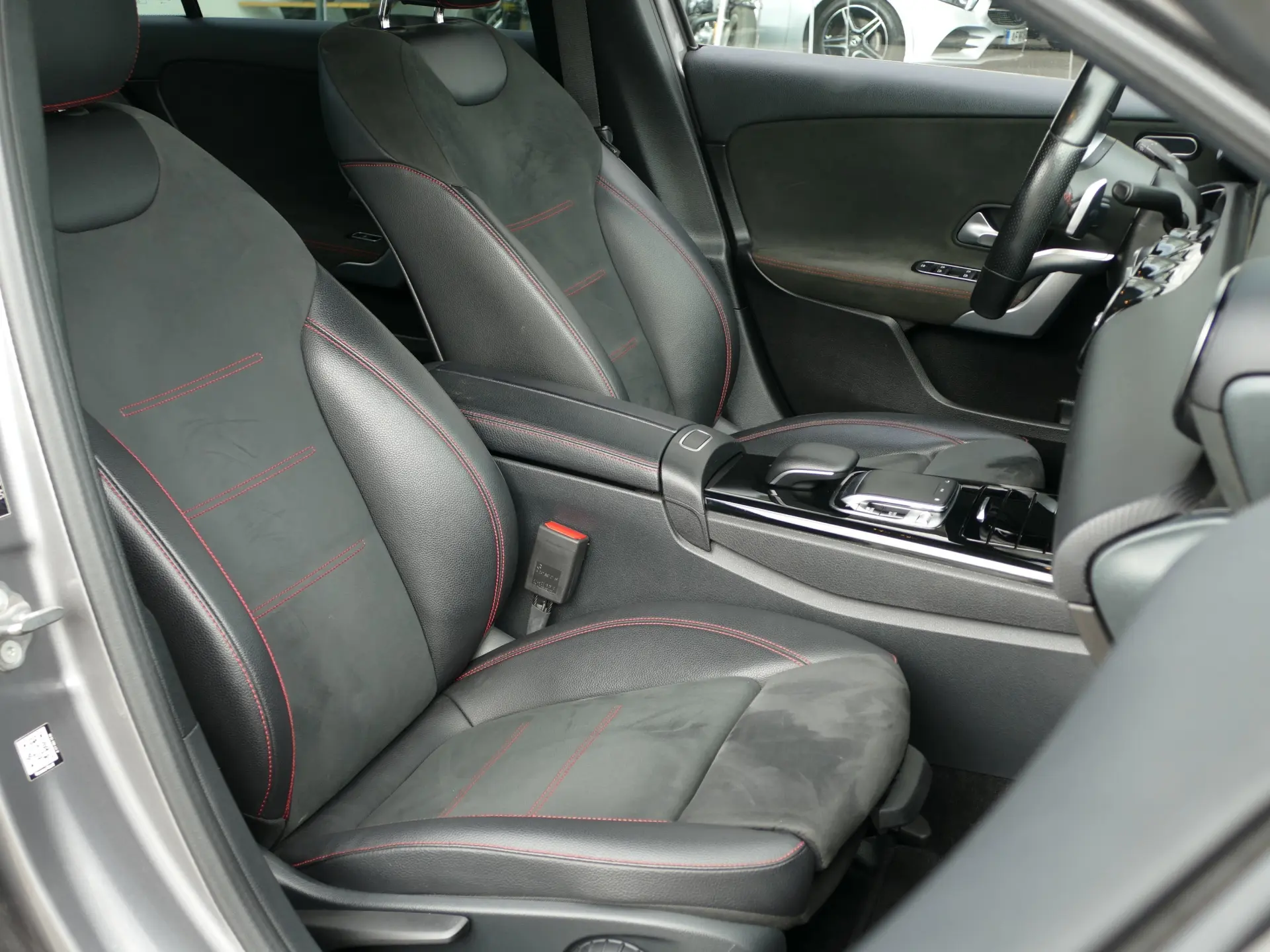 Mercedes-Benz A 180 Limousine d AMG Line Aut. 29