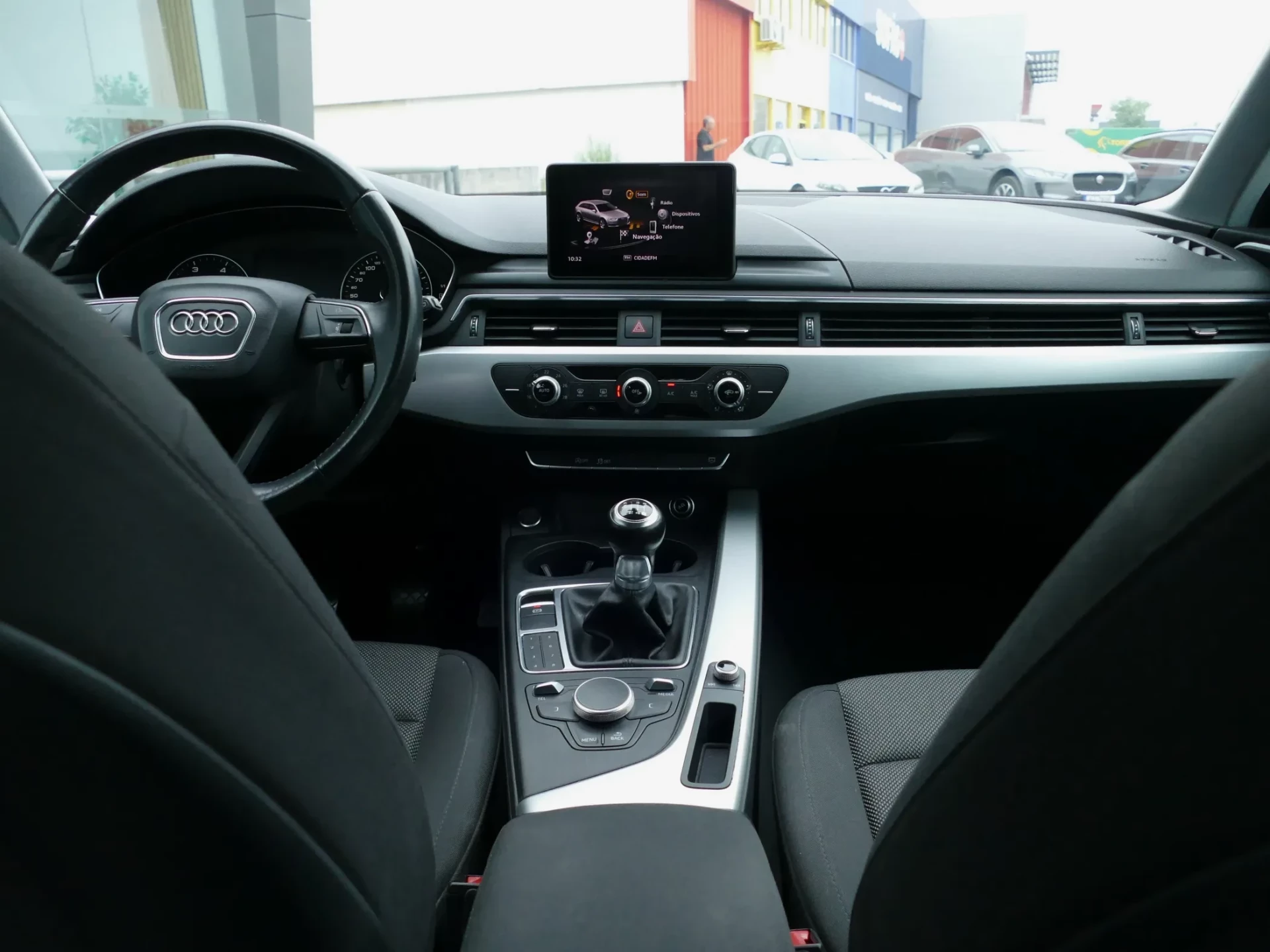 Audi A4 Avant 2.0 TDI Advance 32