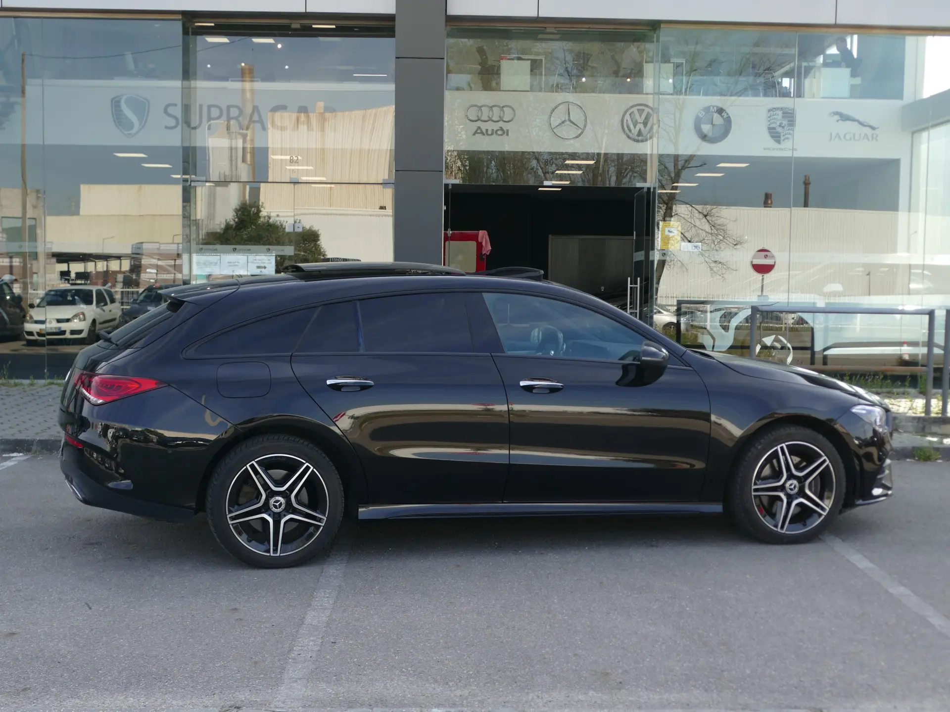 Mercedes-Benz CLA 250 e Shooting Brake AMG Line 19