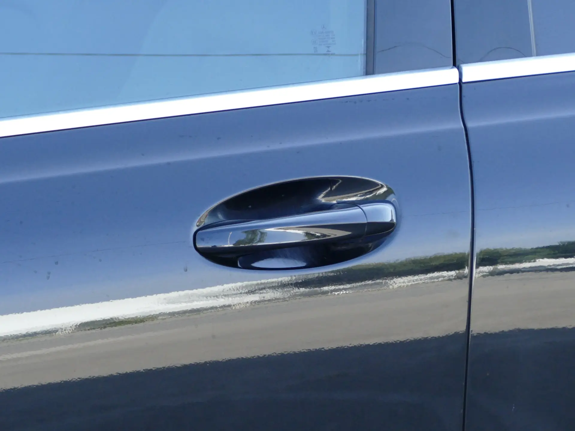 Mercedes-Benz EQB 300 4Matic 8