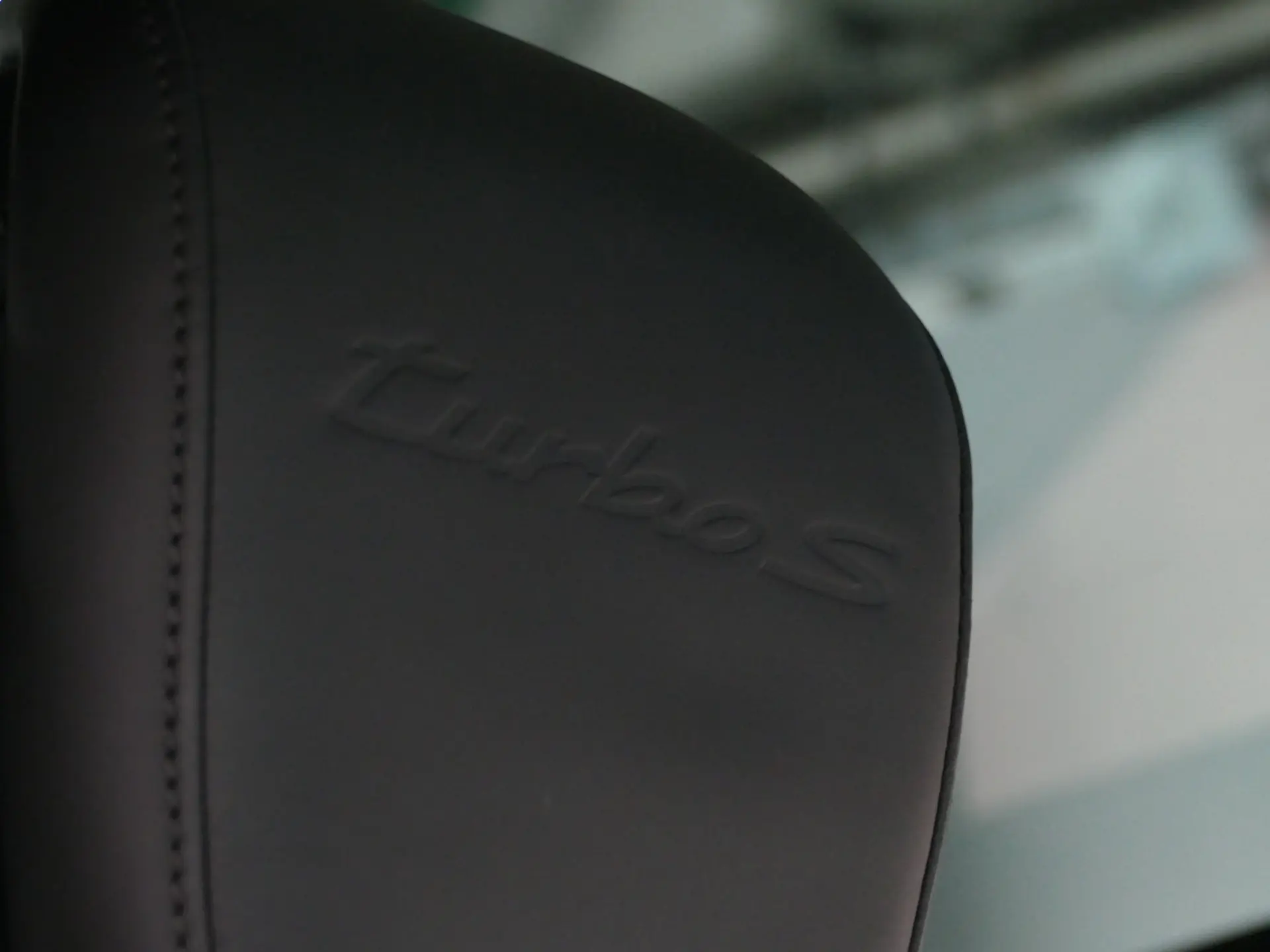 Porsche Taycan Turbo S 32
