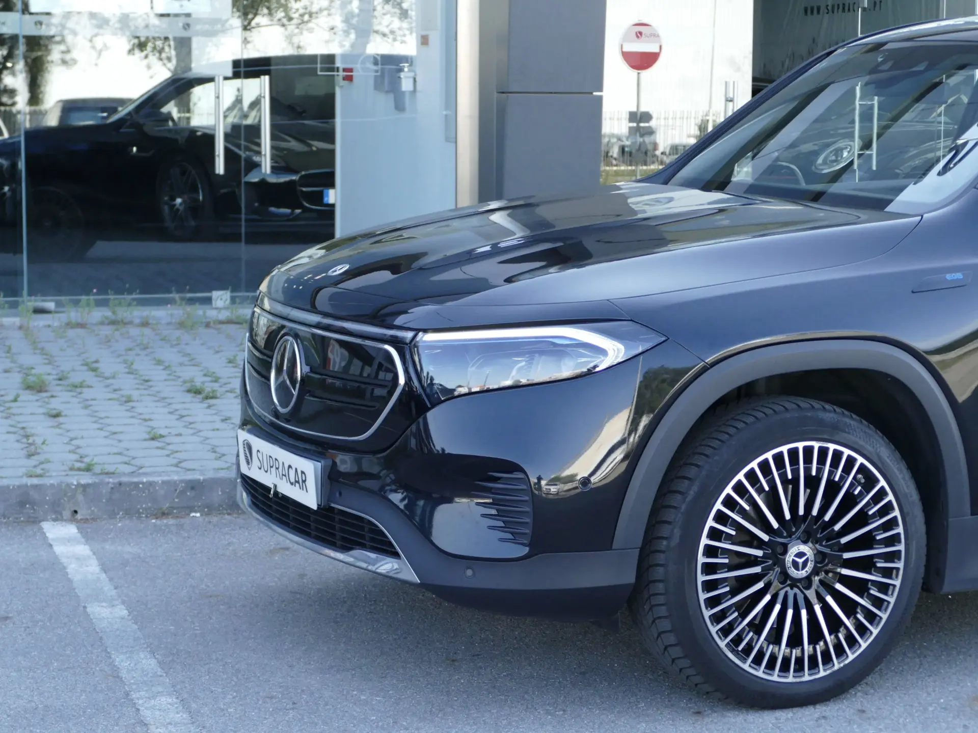 Mercedes-Benz EQB 300 4Matic 3